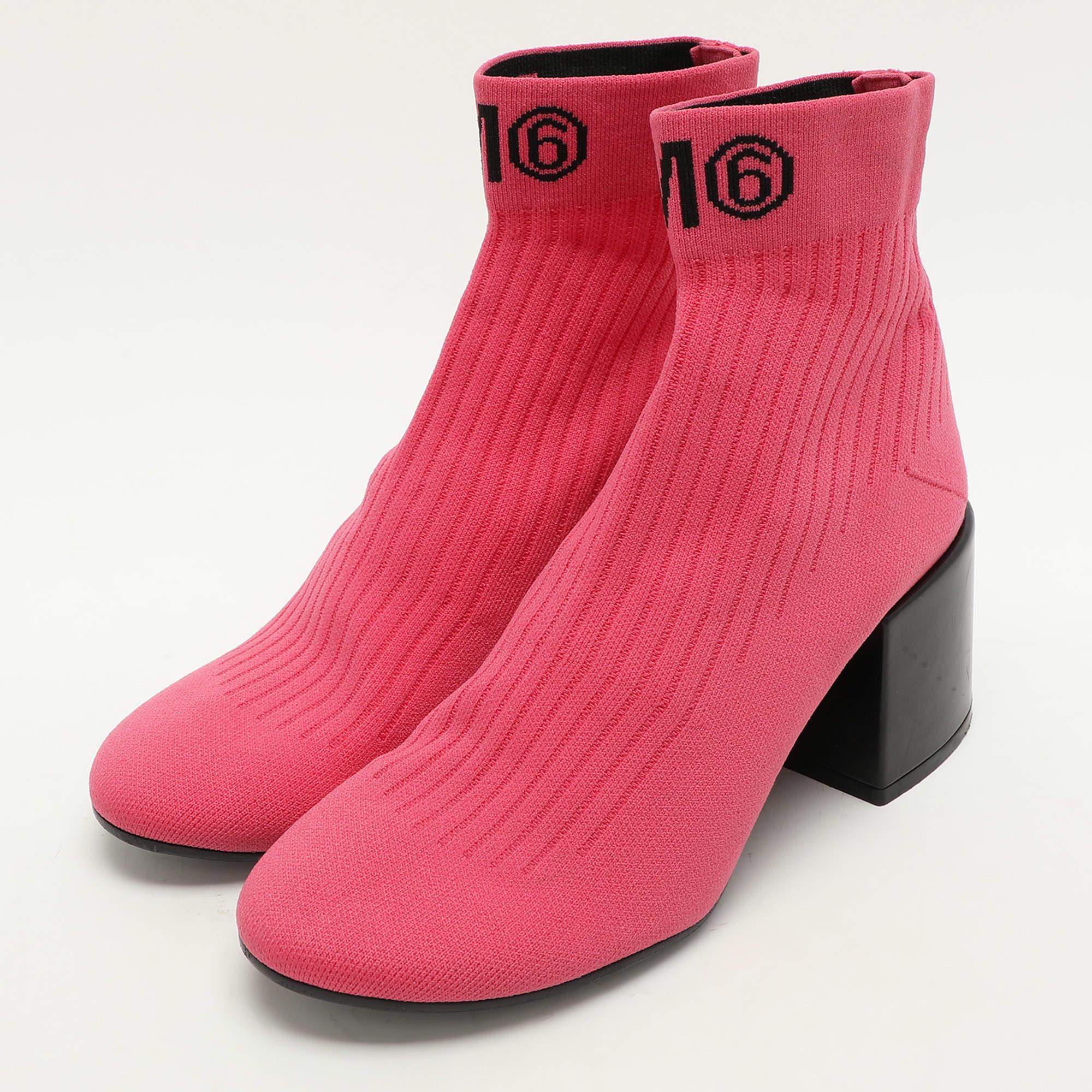 Add a statement finish to your outfit with these Maison Martin Margiela boots. They come in pink with a knit fabric exterior set on a chunky heel.
