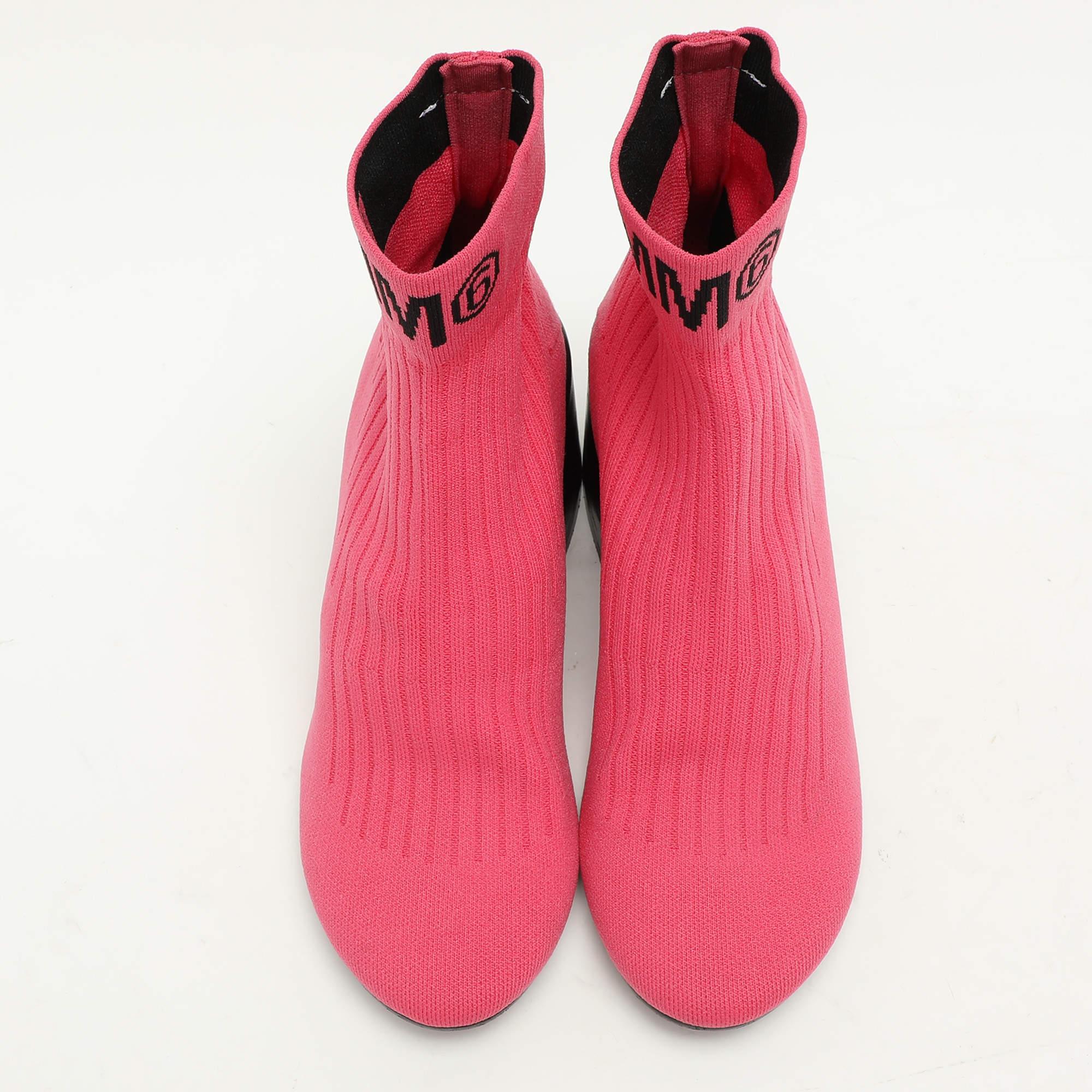 Maison Martin Margiela Pink Knit Fabric Ankle Length Boots Size 39 In Good Condition For Sale In Dubai, Al Qouz 2