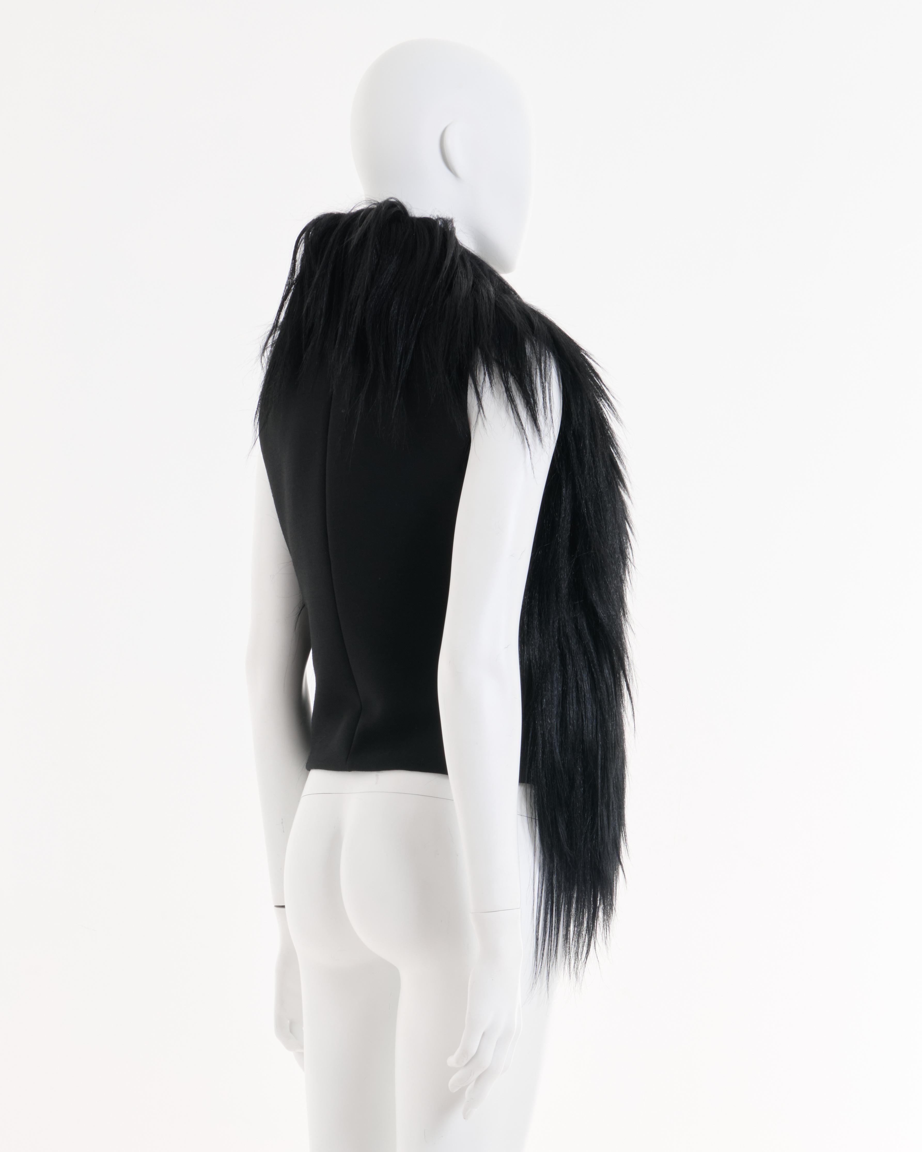 Maison Martin Margiela Pre-Fall 2011 Chaleco negro de pelo de cabra 1
