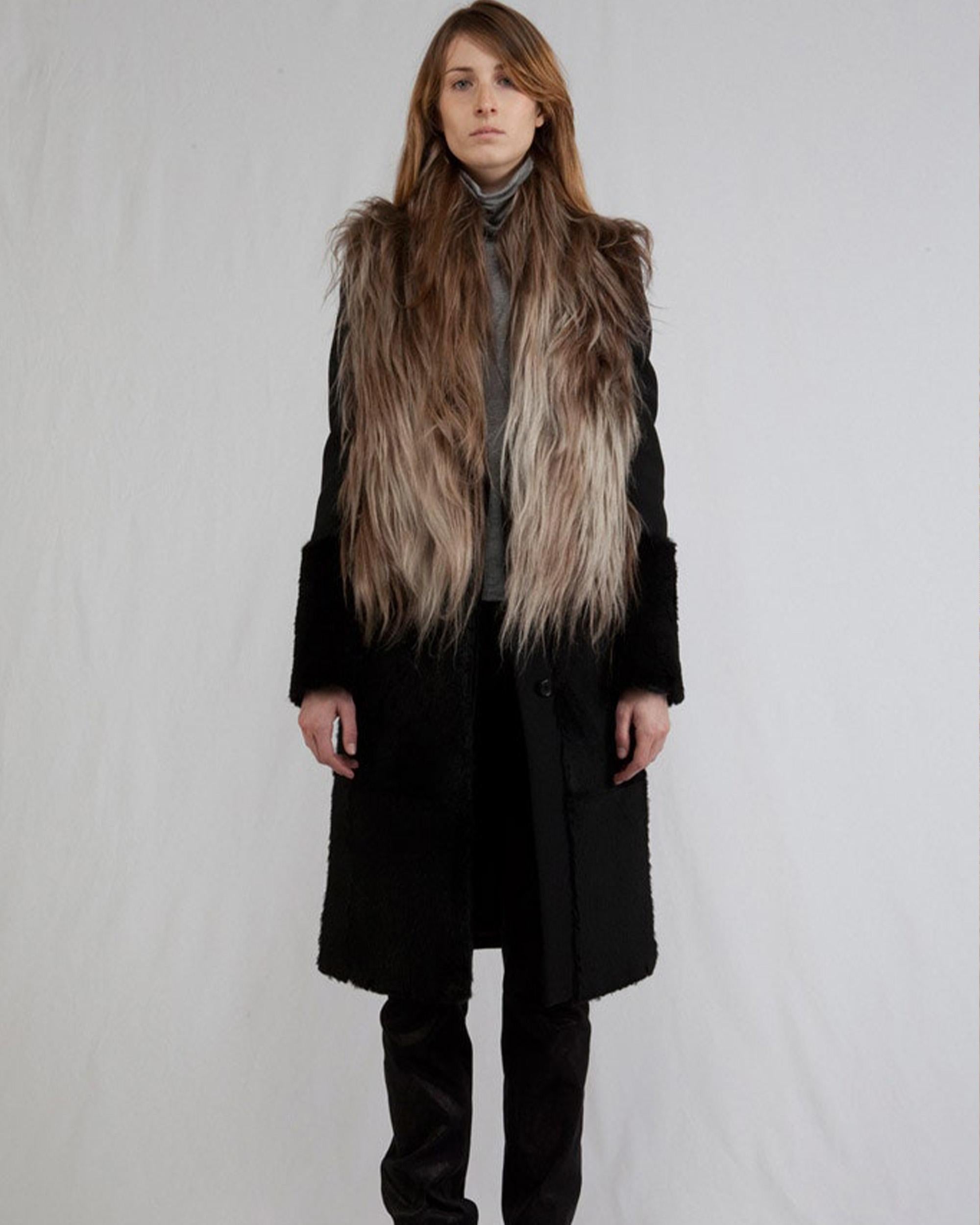 Maison Martin Margiela Pre-Fall 2011 Chaleco negro de pelo de cabra 2