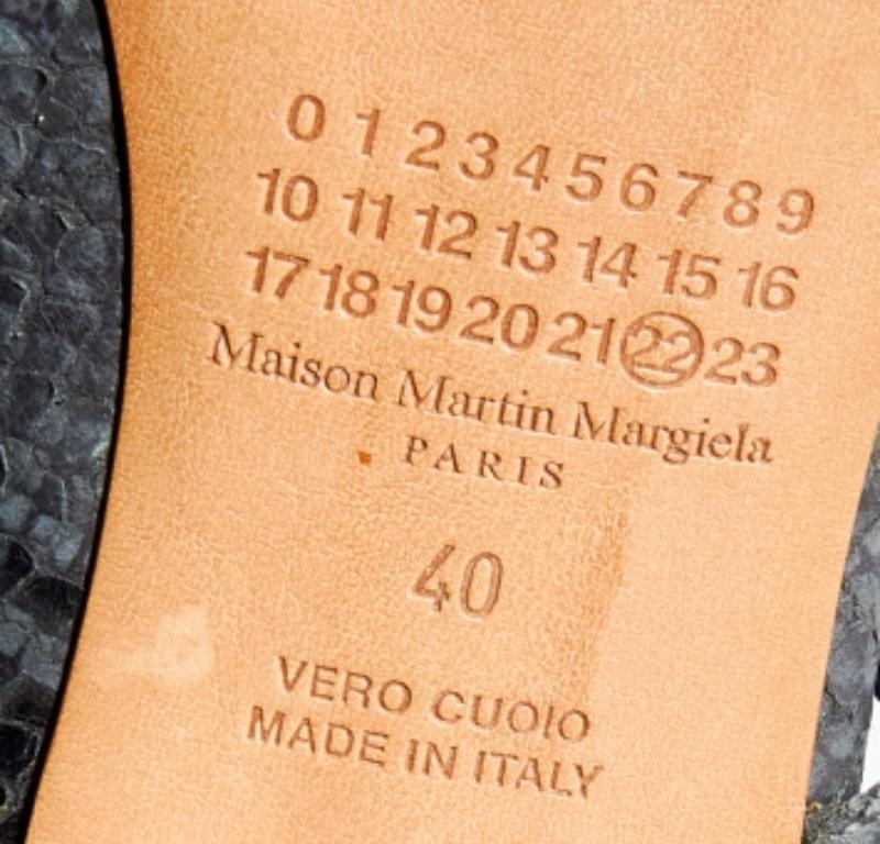 Nero Maison Martin Margiela, pelle goffrata in pitone, stivaletti a punta aperta taglia 40 in vendita