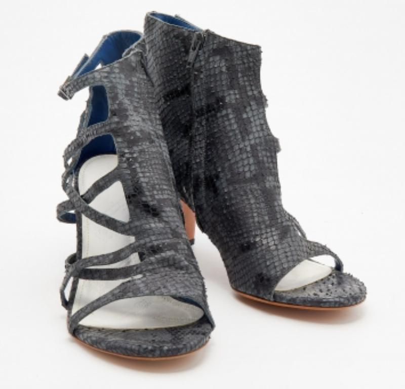 Maison Martin Margiela, pelle goffrata in pitone, stivaletti a punta aperta taglia 40 in vendita 1