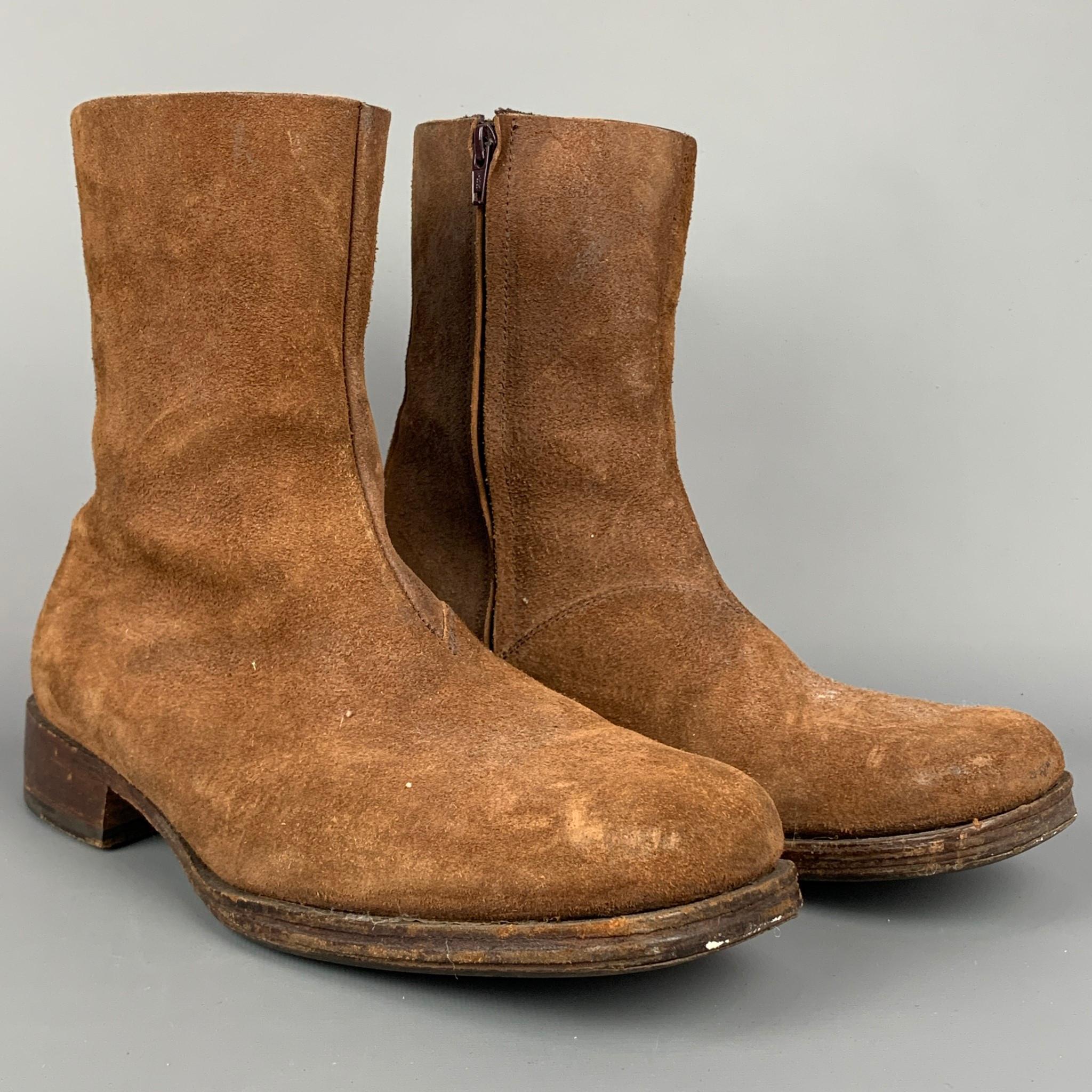 MAISON MARTIN MARGIELA boots comes in a brown suede featuring a square toe, wooden heel, and a side zipper closure. Made in Italy.

Good Pre-Owned Condition.
Marked: EU 43

Measurements:

Length: 12 in.
Width: 4 in.
Height: 8 in. 