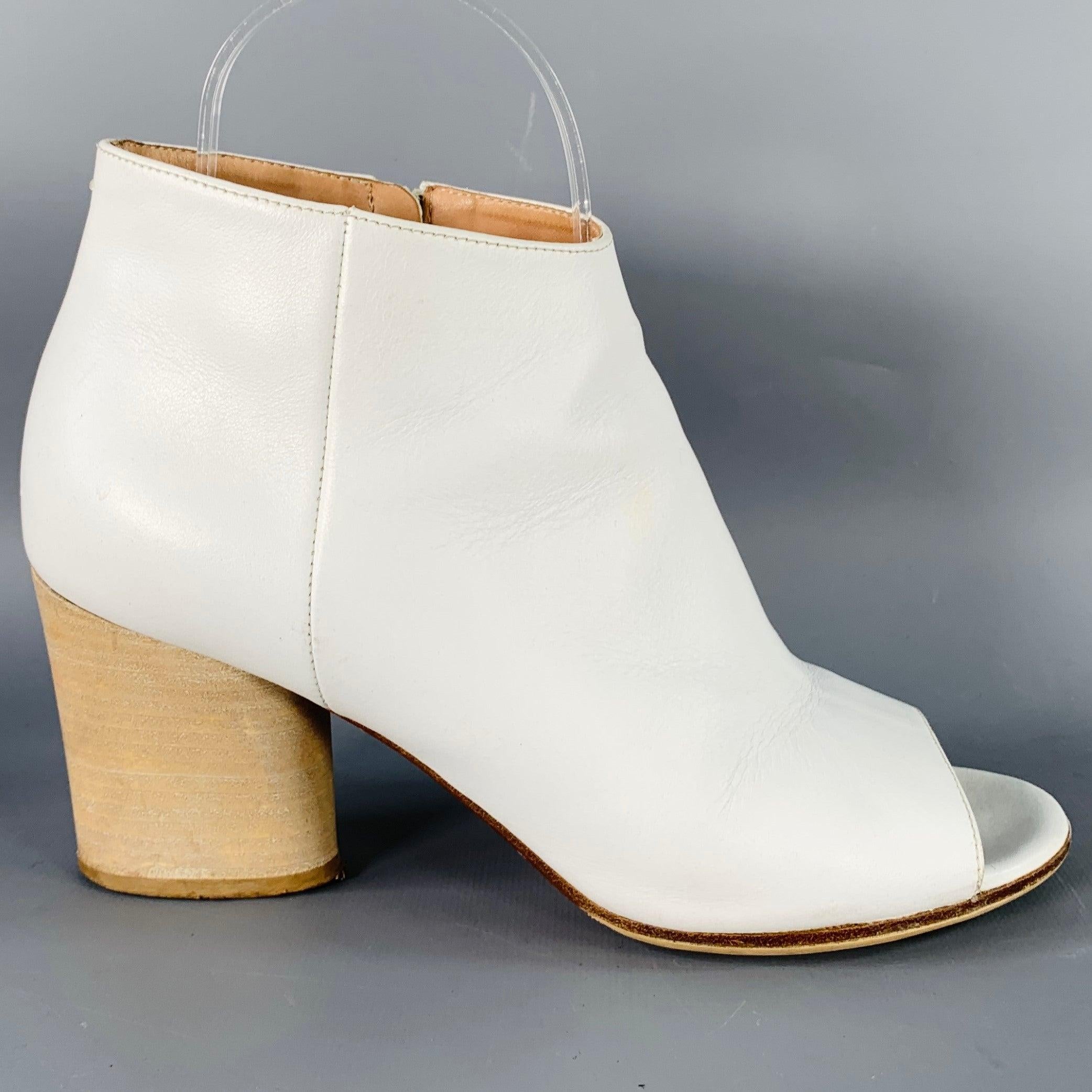 MAISON MARTIN MARGIELA boots
in a white leather featuring an ankle style, peep toe, stacked heel, and side zipper closure. Made in Italy.Very Good Pre-Owned Condition. Minor marks. 

Marked:   58WP0095 37 

Measurements: 
  Length: 8.5 inches Width: