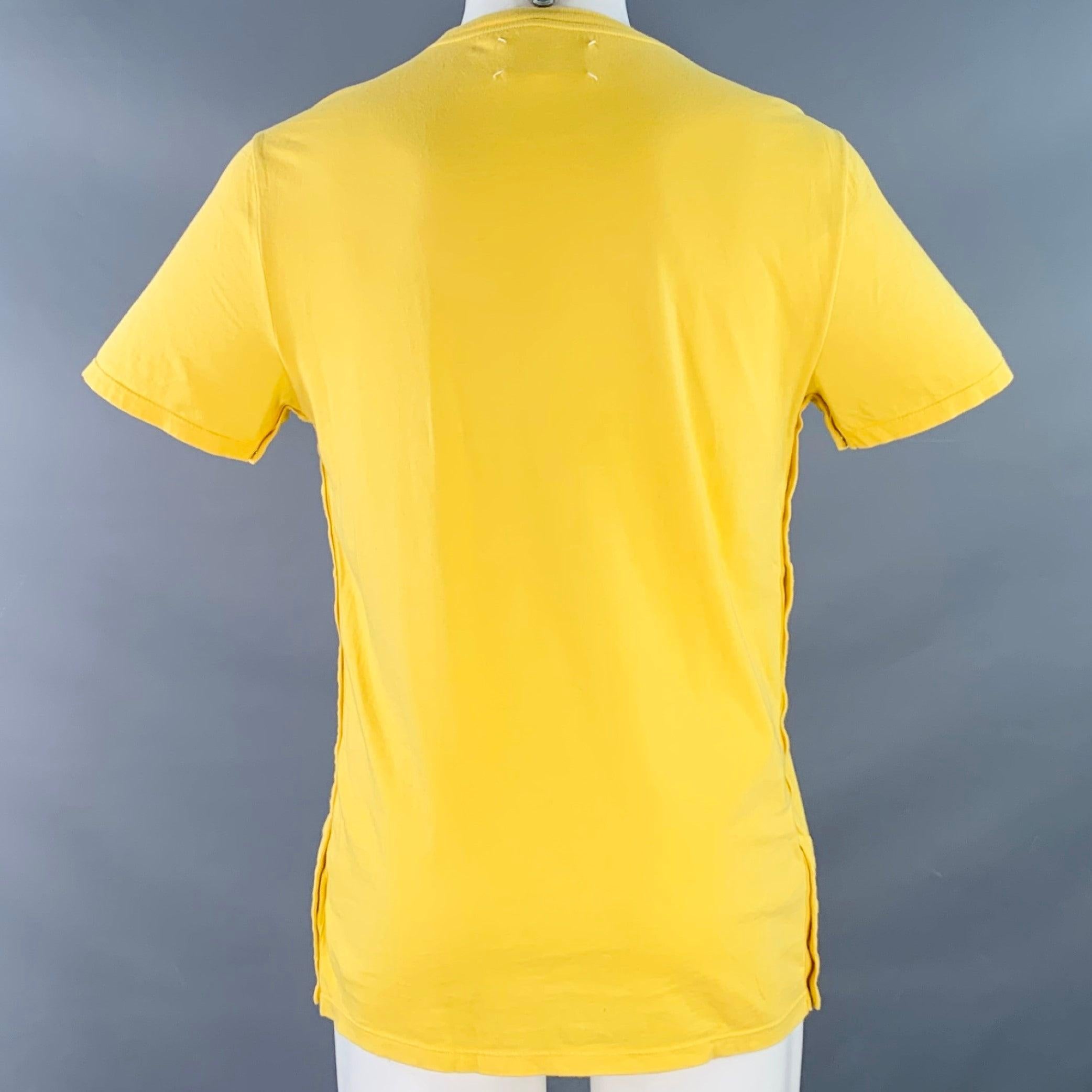 MAISON MARTIN MARGIELA Size M Yellow Cotton Side Snaps Crew Neck T-shirt Pour hommes en vente
