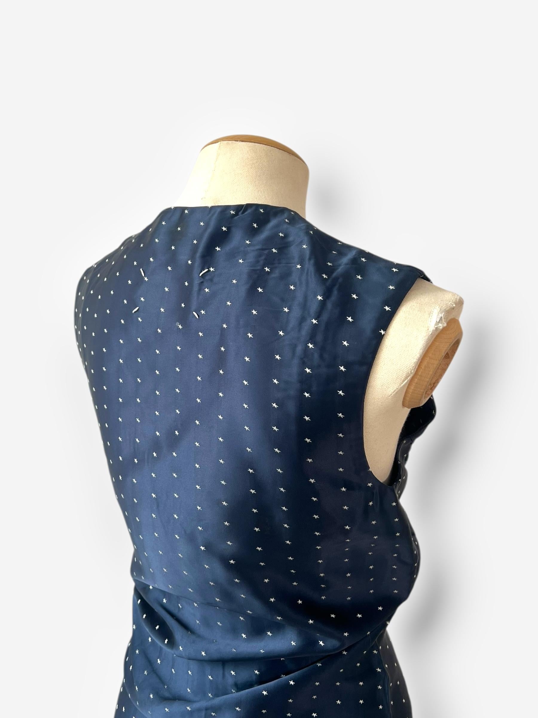 Maison Martin Margiela Spring/Summer 2007 Navy Star Print Draped Dress – IT42 (F im Zustand „Gut“ im Angebot in CAPELLE AAN DEN IJSSEL, ZH