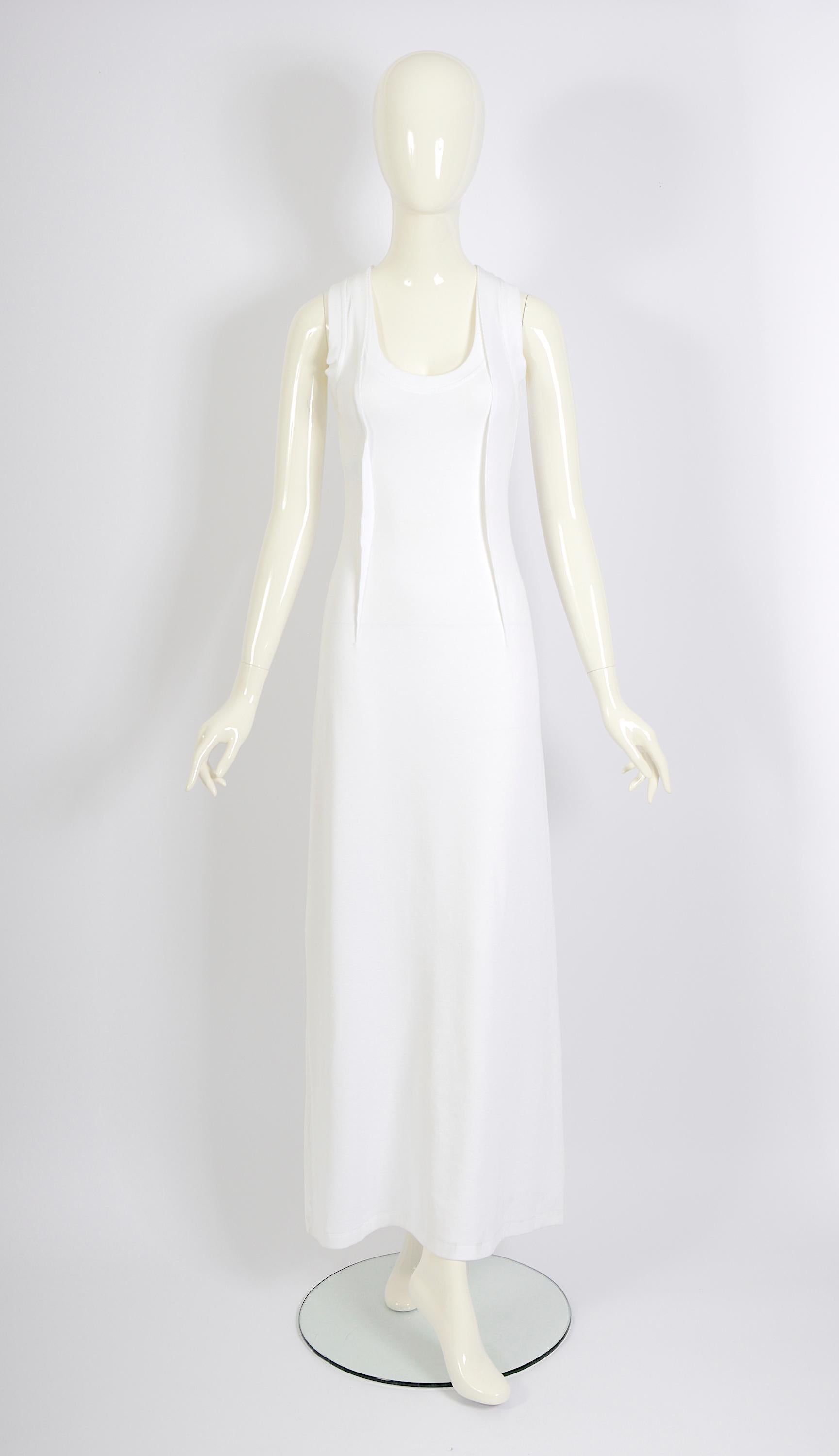 Línea Maison Martin Margiela colección mujer 
Primavera Verano 2012. maxi vestido marcel o tank blanco de algodón acanalado.
Fabricado en Italia, talla 38.
Medidas que se toman en plano:
Sh a Sh 30,5 cm - Ua a Ua  15inch/38cm(x2) - Cintura