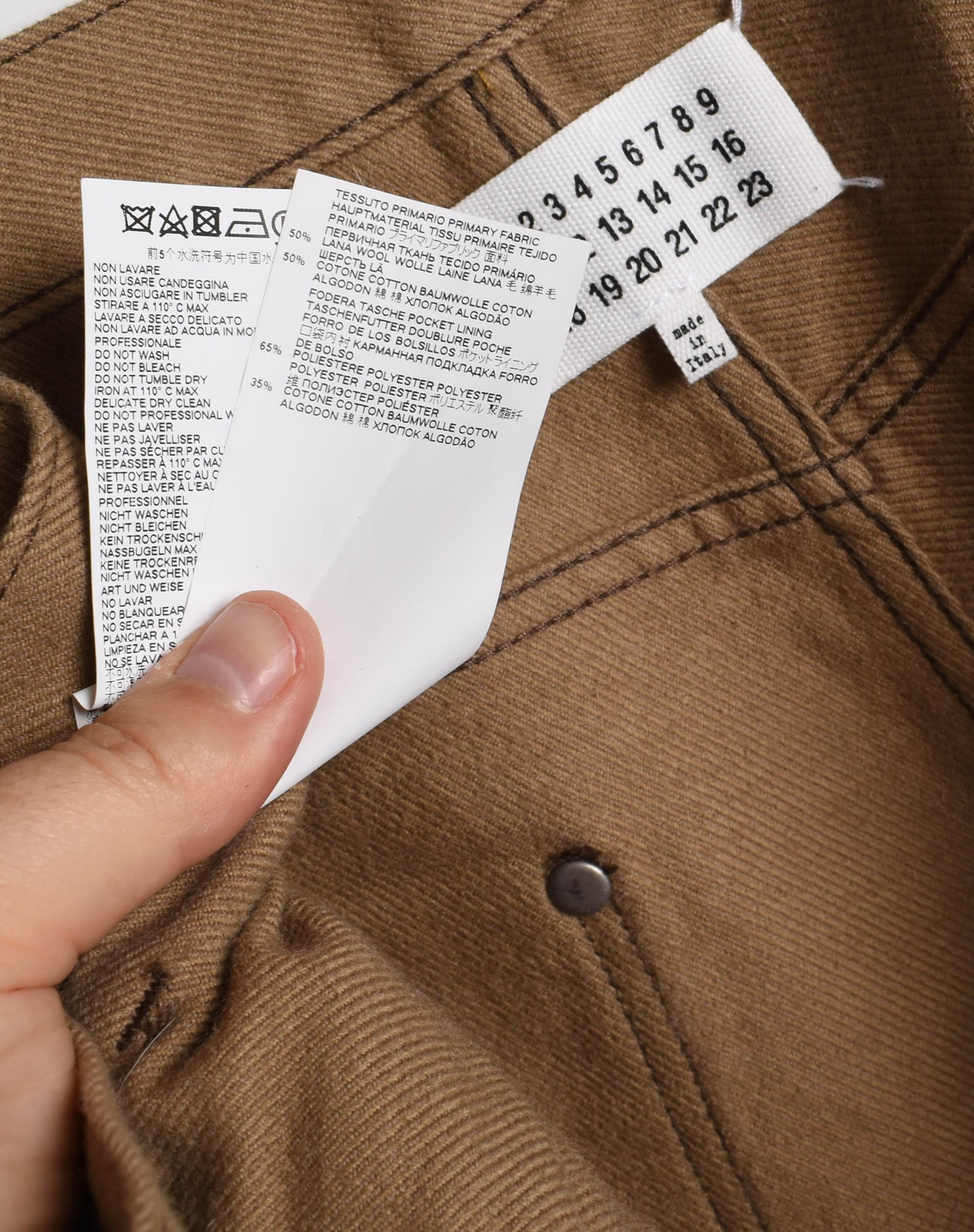 Compruebe mis otros listados. Tiene a la venta mucha más ropa de diseño. Abierto a cualquier oferta.
El artículo en venta es 100% auténtico Vaqueros de invierno de mezcla de lana de pierna ancha Maison Martin Margiela, S1661, DE9
Color: Arena
(El