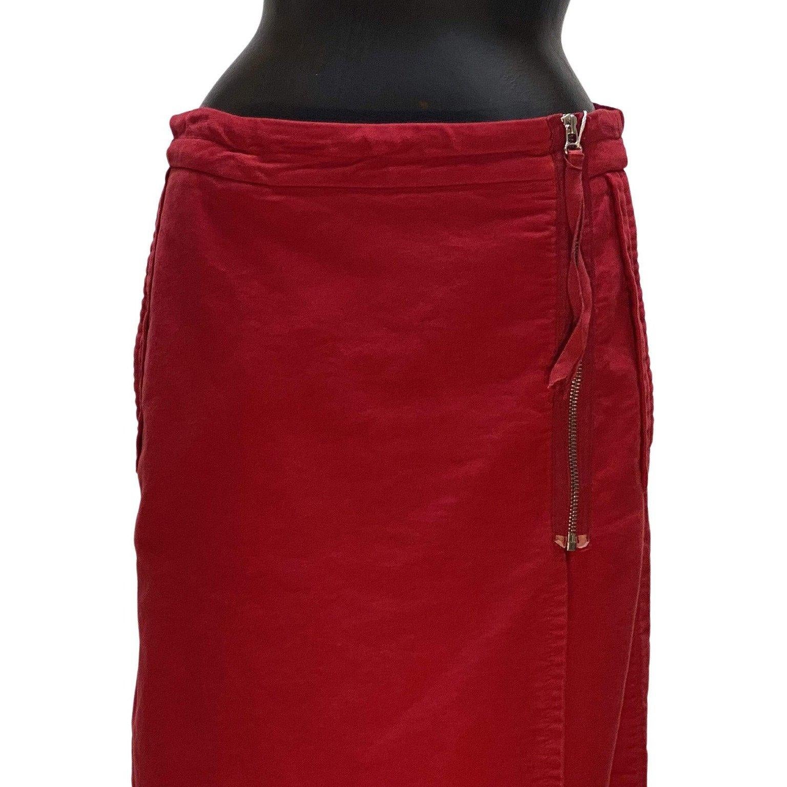 This vibrant red Maison Martin Margiela Wrap Skirt is made of an irresistible soft cotton. The wrap-style vintage, knee-length skirt secures with an inner button and outer zip along the front left hip. This skirt also offers plenty of well-appointed