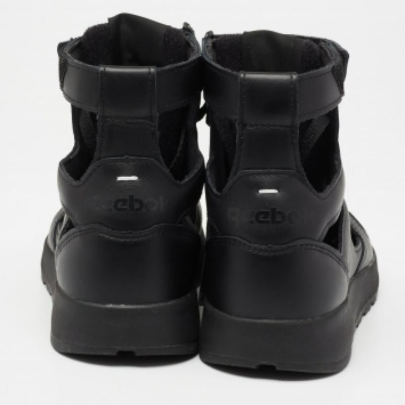 Maison Martin Margiela X Reebok Black Leather Tabi High Top Sneakers Size 39 In Good Condition For Sale In Dubai, Al Qouz 2