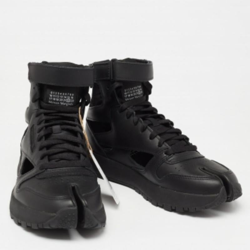 Maison Martin Margiela X Reebok Black Leather Tabi High Top Sneakers Size 39 For Sale 2