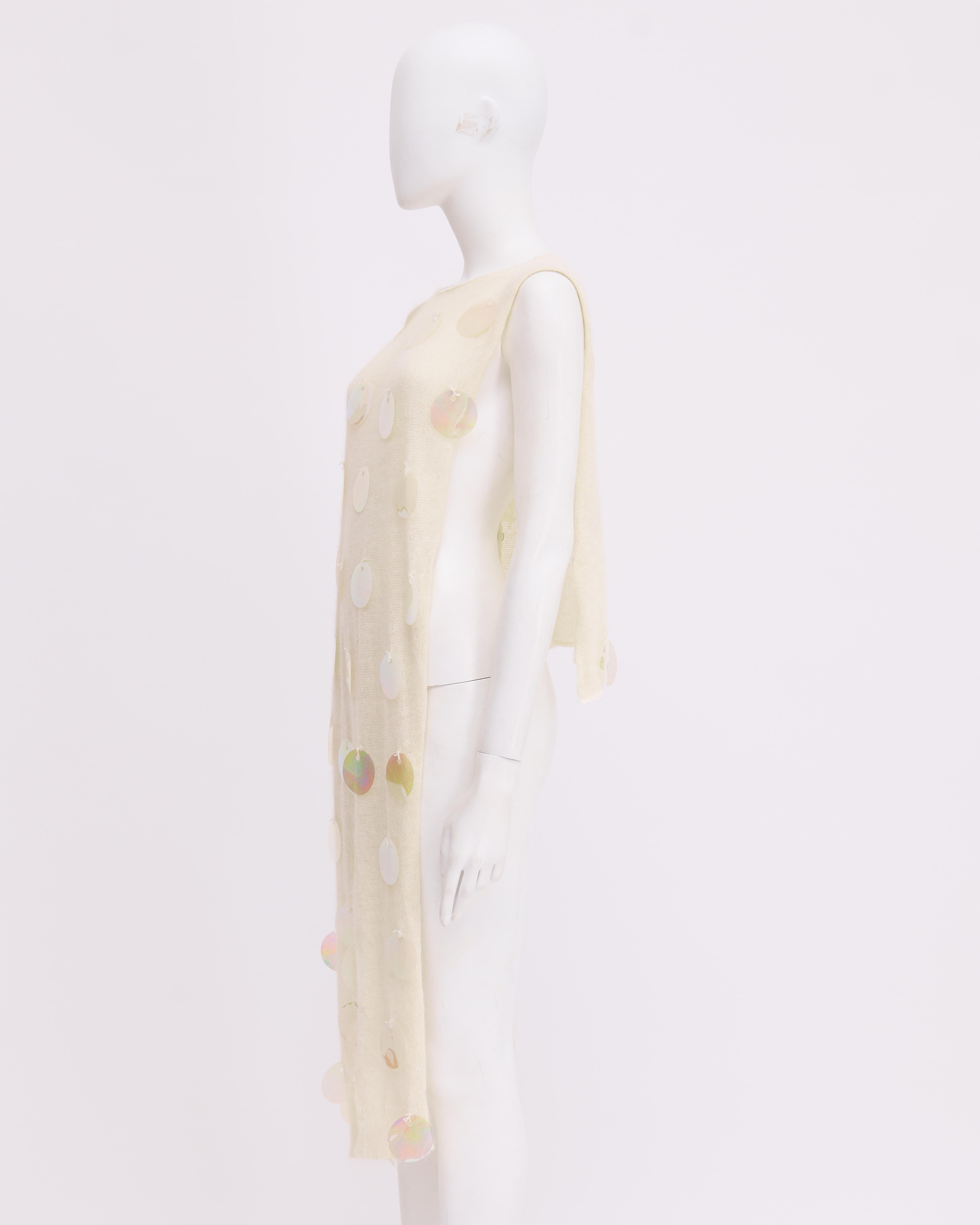 Maison Martin Margiela	F/W 2000 Gestrickte Reverse-High-Low-Tunika in Weiß mit Verzierungen (Beige) im Angebot