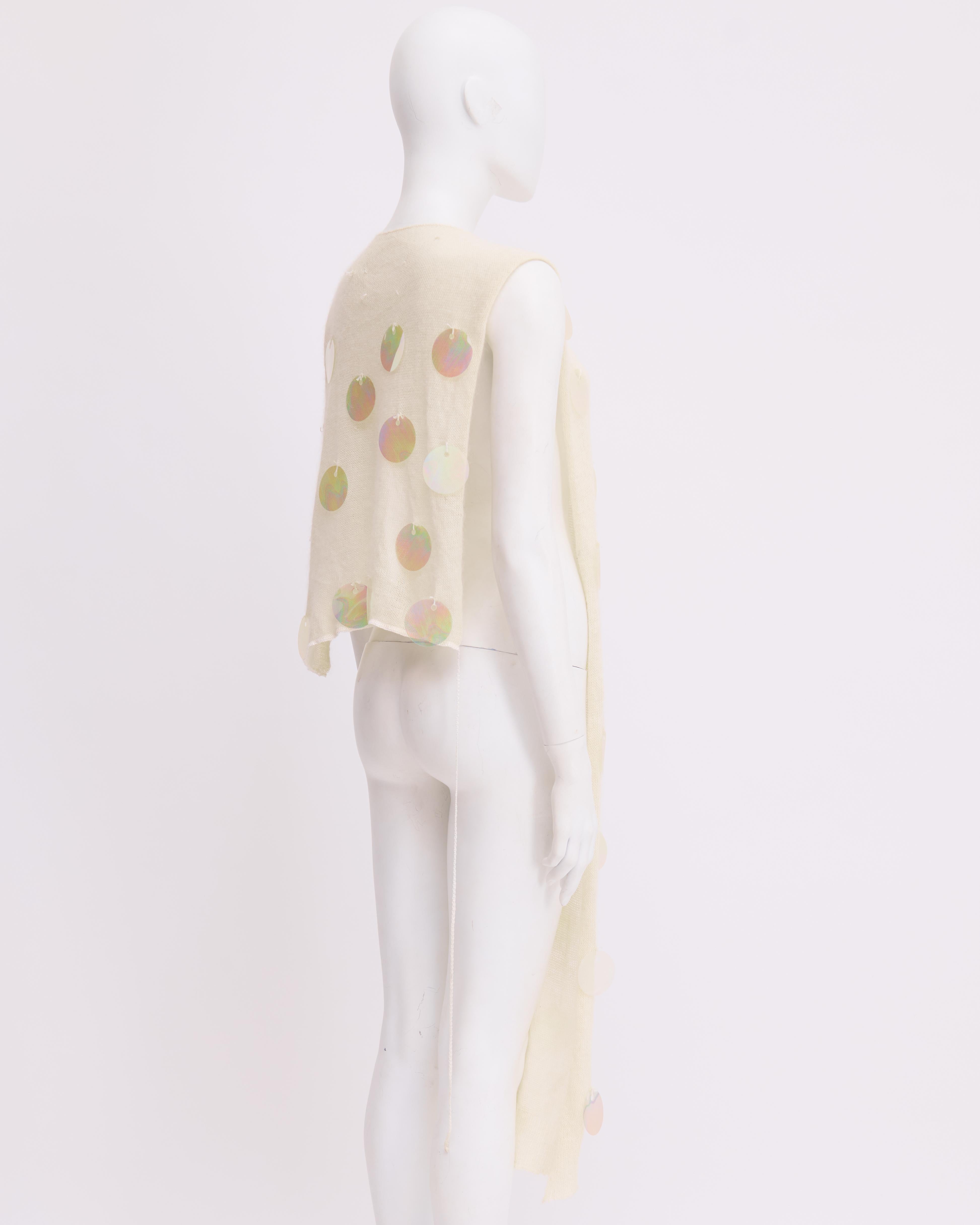 Maison Martin Margiela	F/W 2000 Gestrickte Reverse-High-Low-Tunika in Weiß mit Verzierungen Damen im Angebot