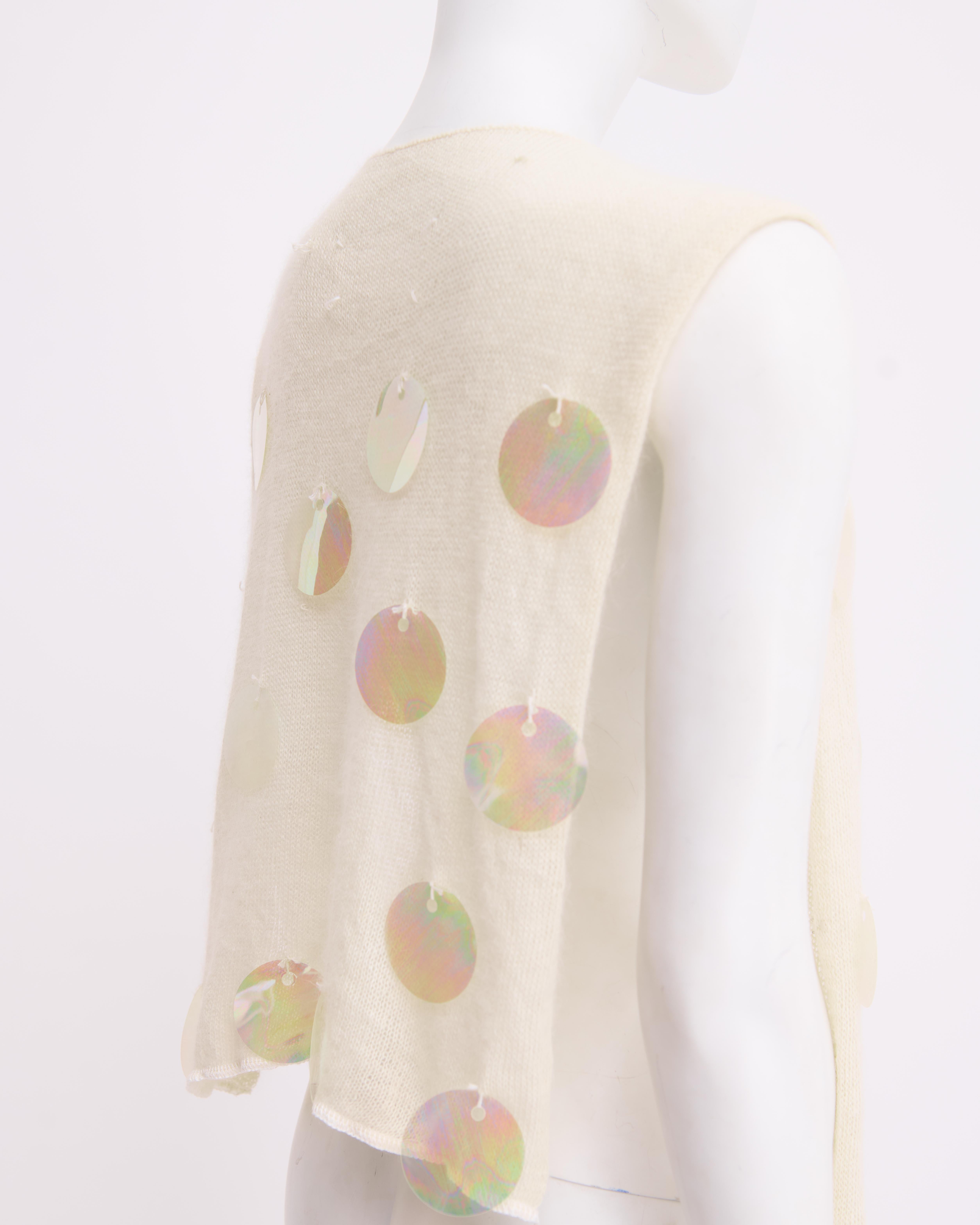 Maison Martin Margiela	F/W 2000 Gestrickte Reverse-High-Low-Tunika in Weiß mit Verzierungen im Angebot 1