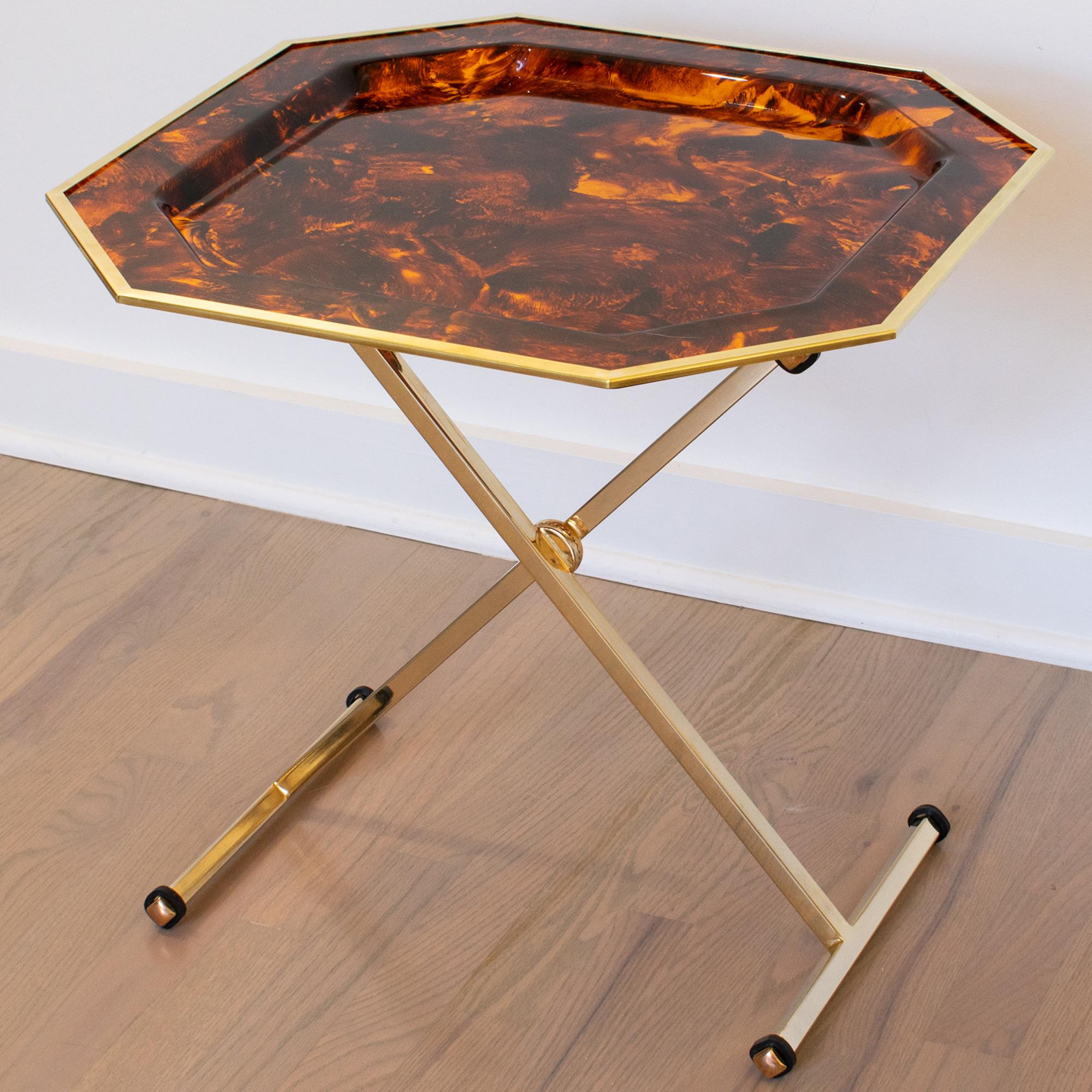 Mid-Century Modern Table à plateau pliante en laiton et lucite de la Maison Mercier, vers 1960 en vente