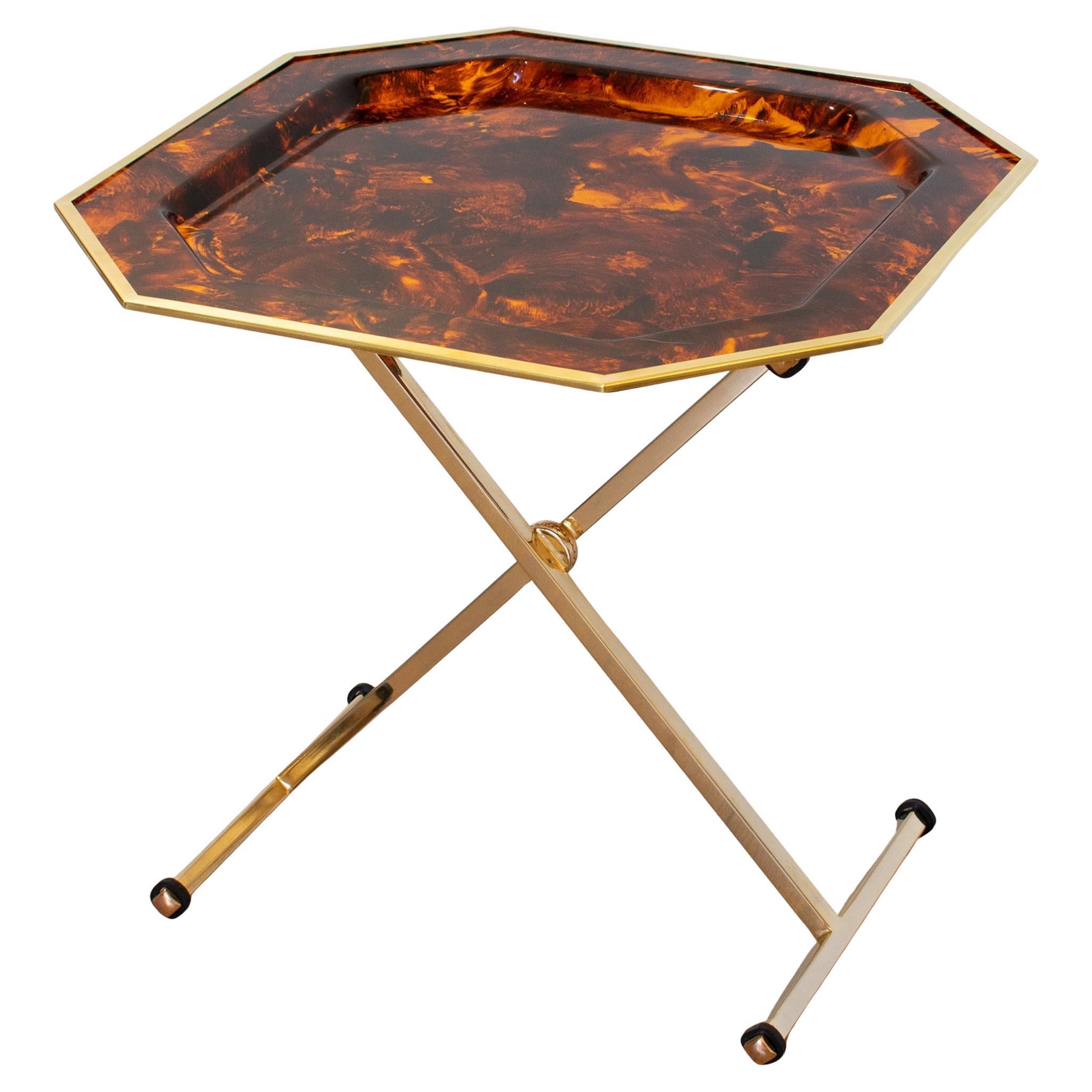 Table à plateau pliante en laiton et lucite de la Maison Mercier, vers 1960