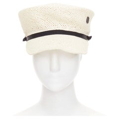 Maison Michel Gorra Abbey Sailor de rafia en color beige claro con el logotipo MM y cinta negra, talla M