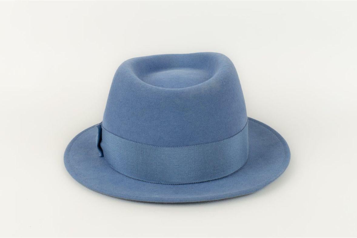 Maison Michel - Blue Felt Hat

Additional information: 
Dimensions: Circumference: about 57 cm
Condition: Very good condition
Seller Ref number: CHP55