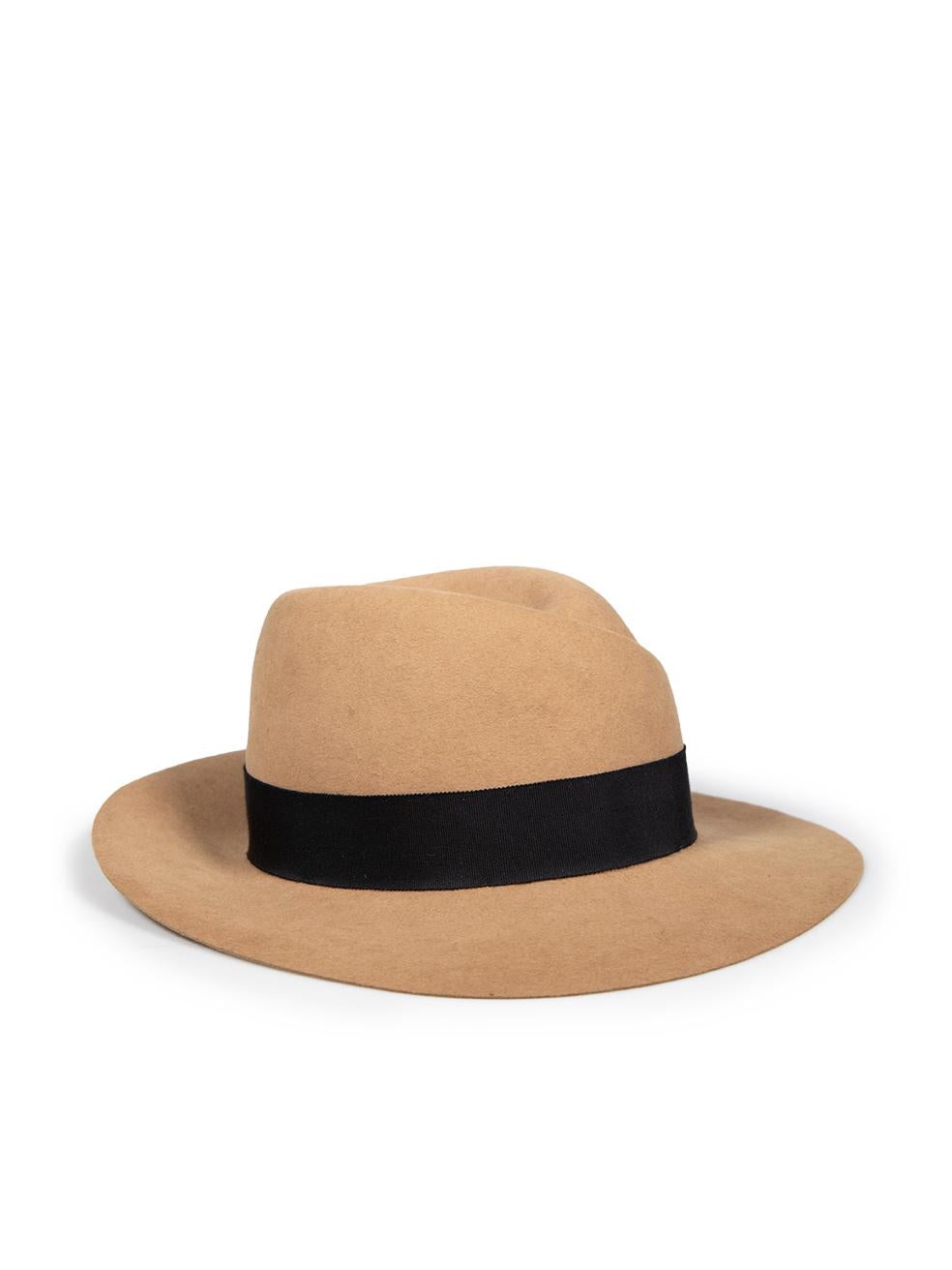 CONDITION is Good. Minor wear to hat is evident. Light wear is seen with some pilling internally and a mark on the backside of this used Maison Michel designer resale item.
 
 
 
 Details
 
 
 Camel
 
 Wool
 
 Fedora hat
 
 Felted
 
 Black band