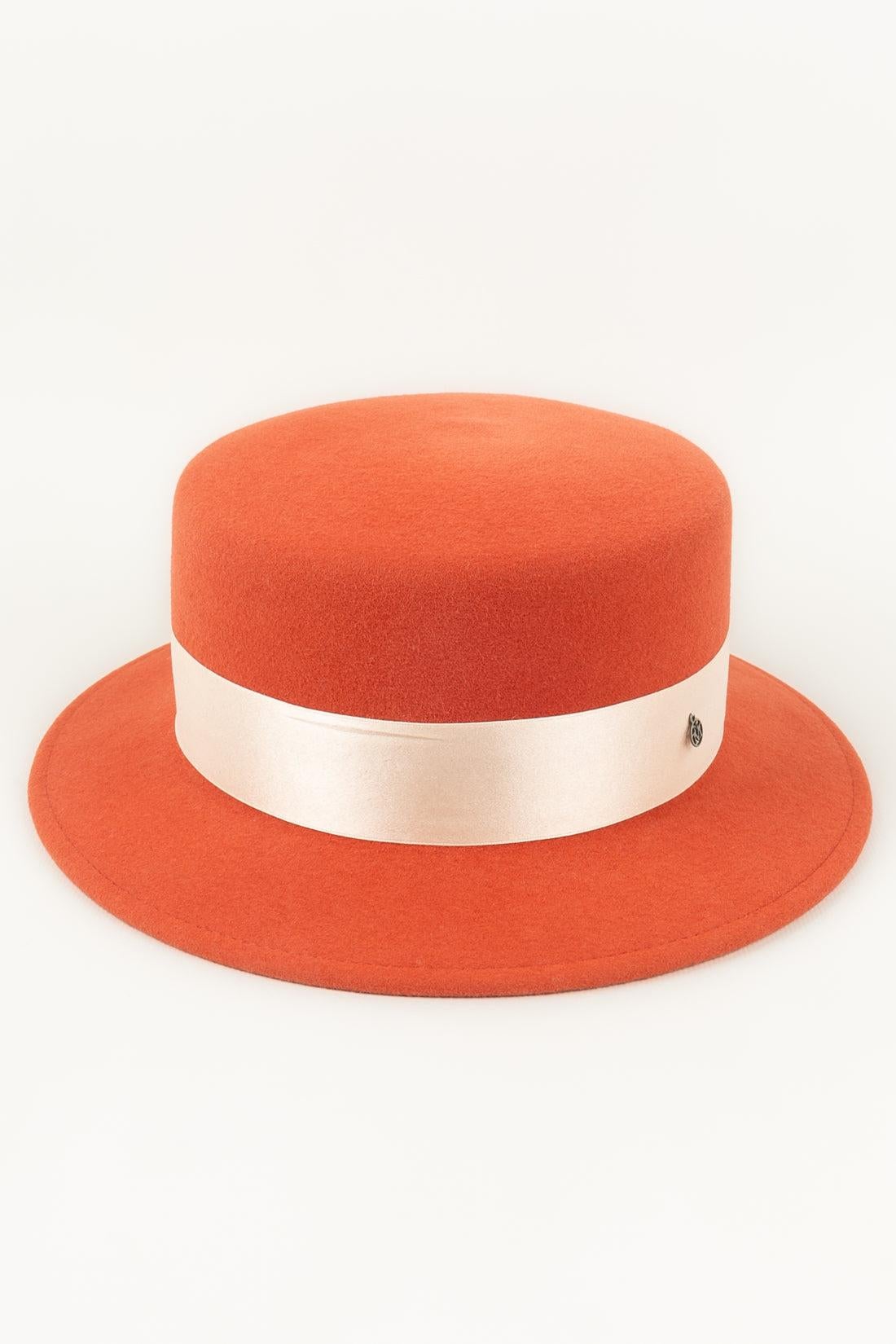 Maison Michel - Felt hat in orange / brick colors.

Additional information: 
Dimensions: Size M
Condition: Very good condition
Seller Ref number: CHP79