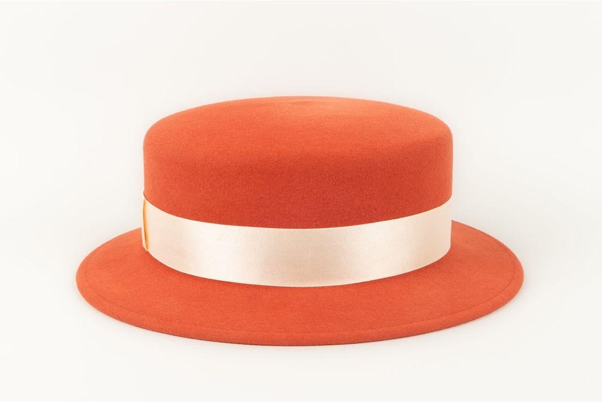 Maison Michel Felt Hat in Orange/Brick In Excellent Condition In SAINT-OUEN-SUR-SEINE, FR