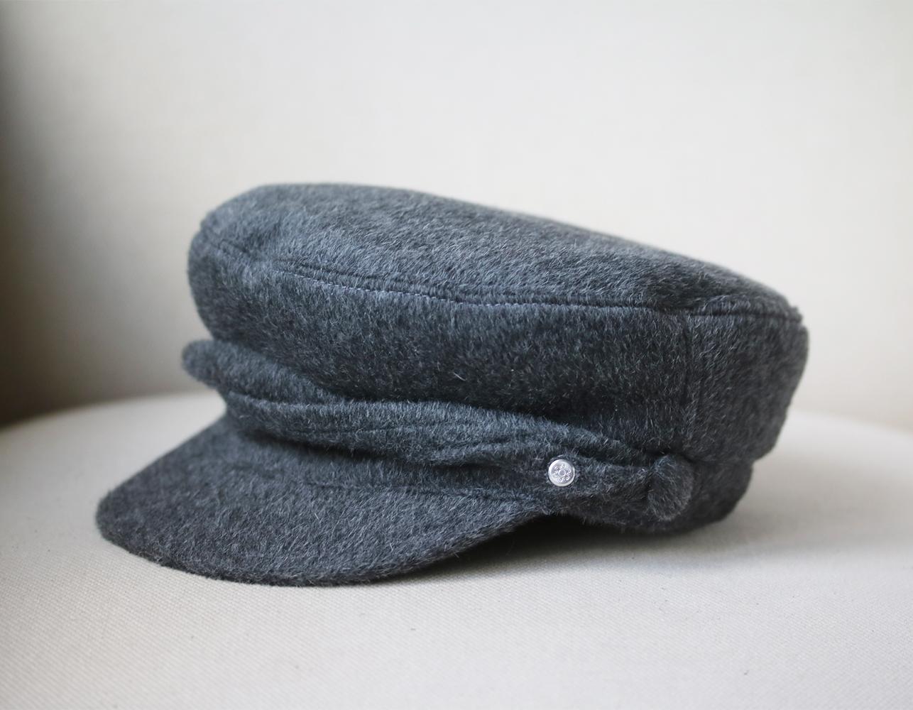 This Maison Michel hat is rendered in angora and wool blend. It features an edgy design and is accented with an embelishment band. Baker Boy Hat Silhouette. Unlined. 70% Angora, 30% Wool. Colour: Grey. Made in France. 

Size: Medium (Circumference -