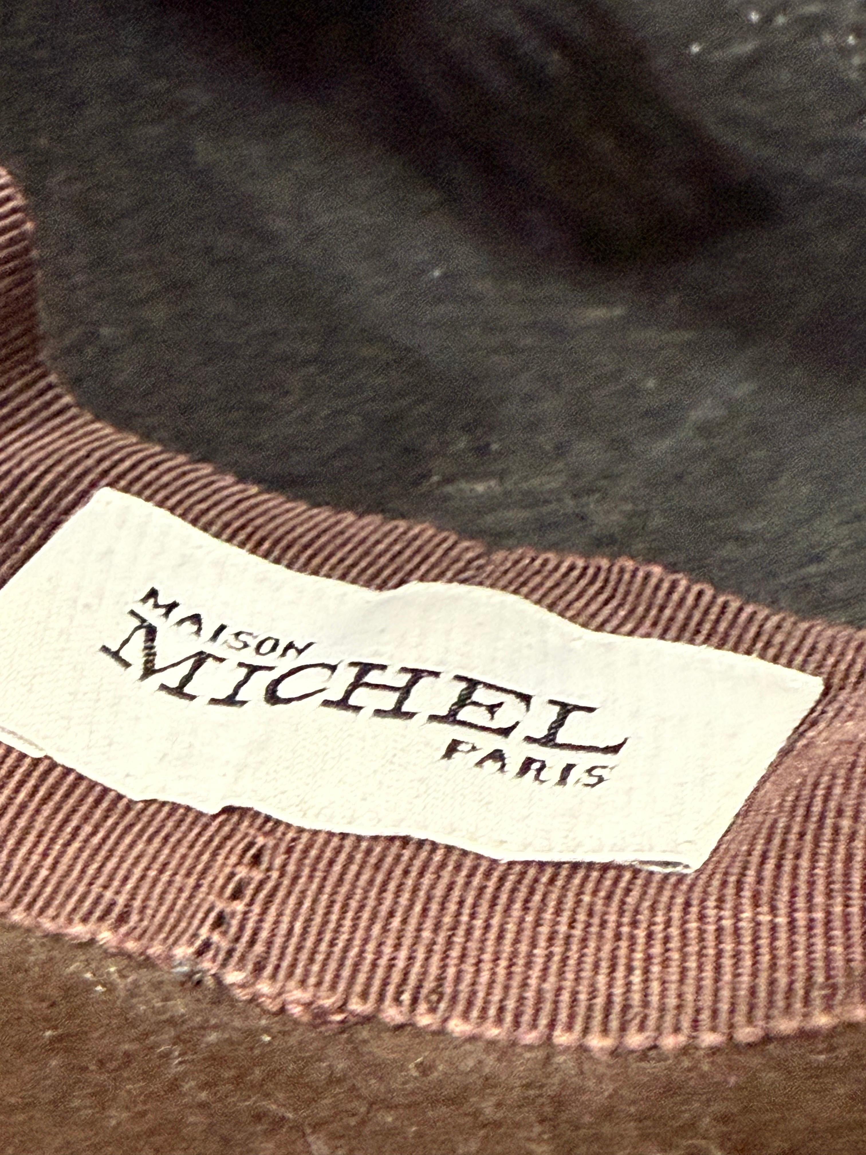 Maison Michel Paris Cappello Fedora in feltro di lana marrone cioccolato con camelie e piume in vendita 12