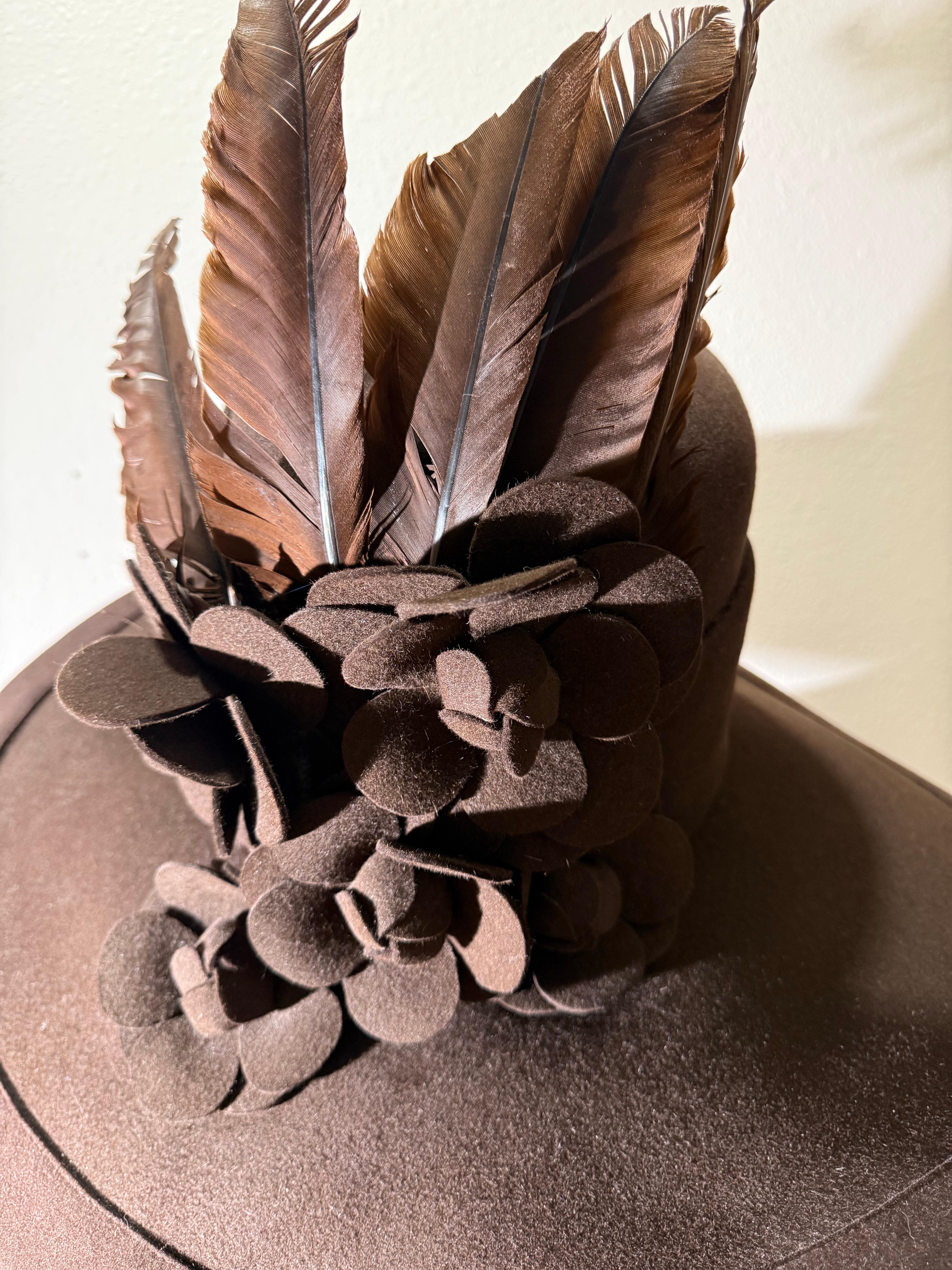 Maison Michel Paris Cappello Fedora in feltro di lana marrone cioccolato con camelie e piume in vendita 3