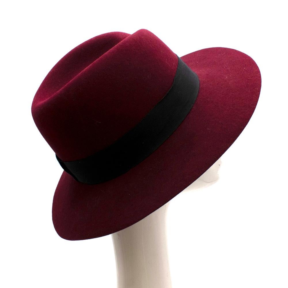Maison Michel Paris Wool Felt Hat Bordeaux

- Grosgrain hatband 
- Logo detail 
- Composition: 100% Wool 
- Bordeaux Colour 

Materials:
100% Wool

- 55 cm