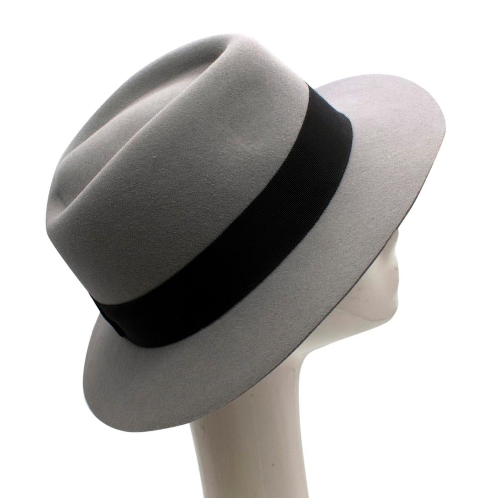 Maison Michel Paris Wool Felt Hat Grey

- Grosgrain hatband 
- Logo detail 
- Composition: 100% Wool 
- Grey Colour 

Materials:
100% Wool

- 55 cm