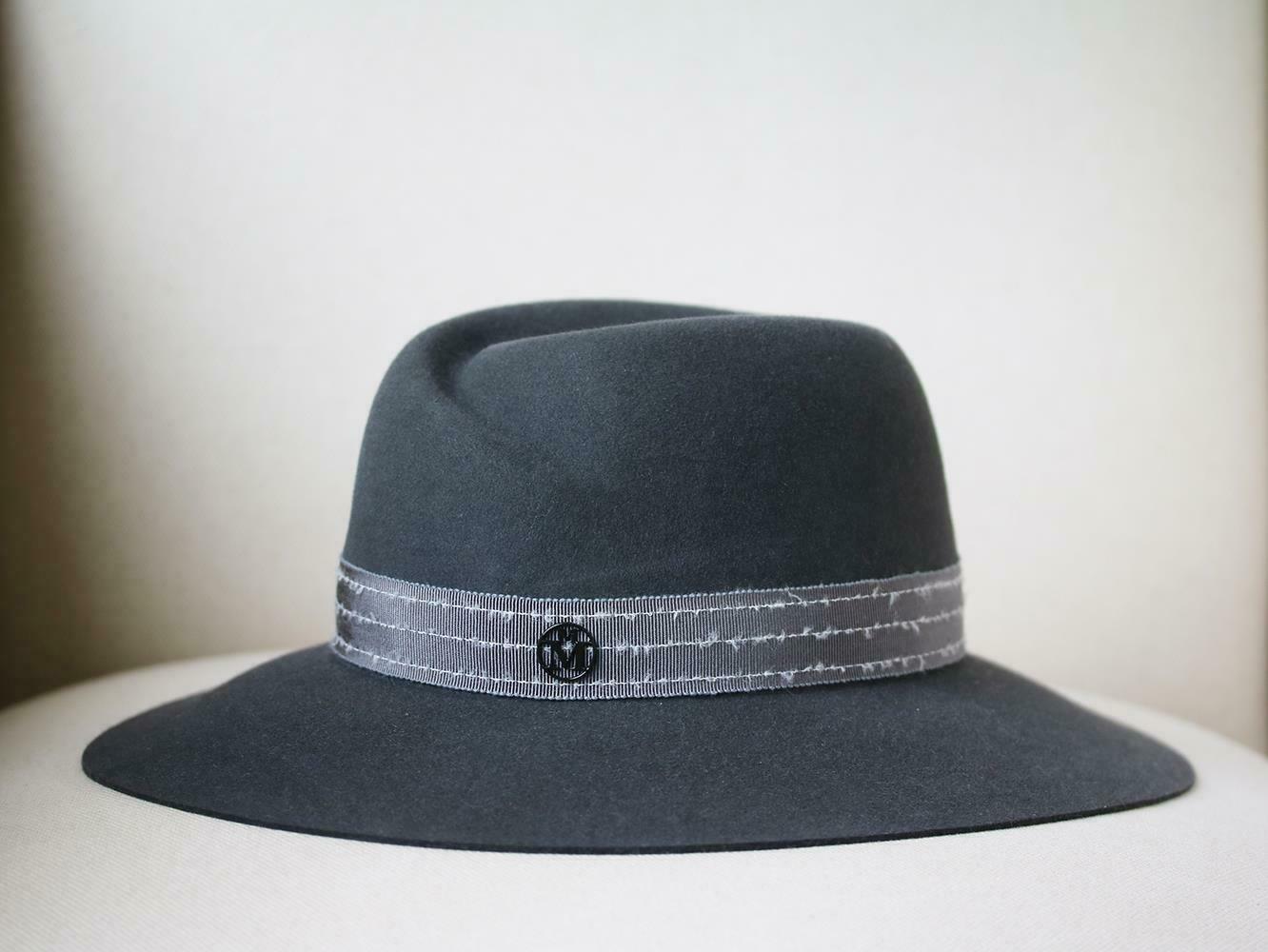 Virginie is a fedora hat. It is presentend here in dark grey waterproof rabbit furfelt. It is embellished by a dark grey grosgrain ribbon with white frayed overstitches. 100% Rabbit felt. 

Size: Large (Circumference - 60 cm, Brim depth - 8