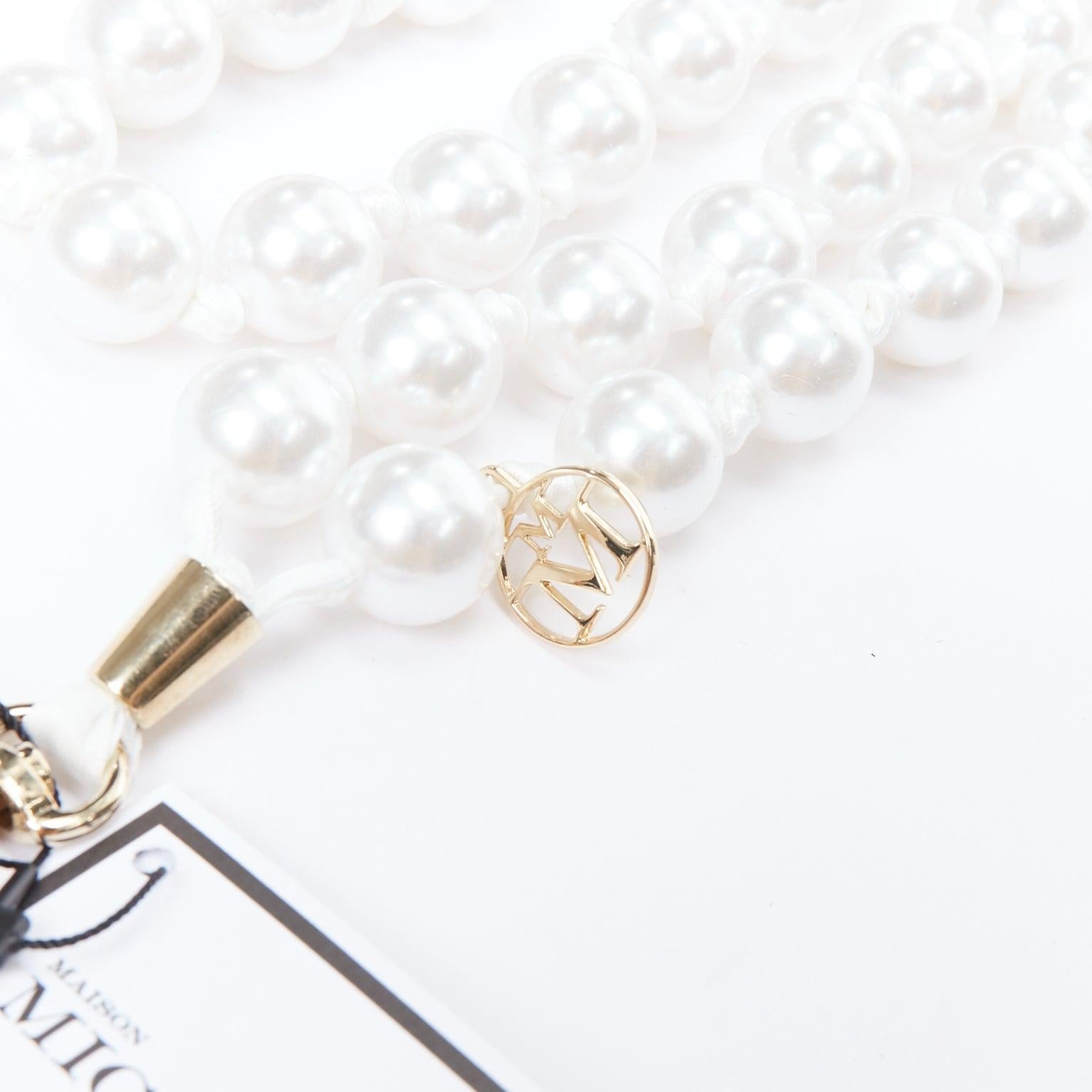 MAISON MICHEL white faux pearl gold M logo lobster bag strap
Reference: NKLL/A00377
Brand: Maison Michel
Model: Brandouliere Perles 2
Material: Faux Pearl, Metal
Color: Pearl, Gold
Pattern: Solid
Closure: Lobster Clasp
Extra Details: M logo