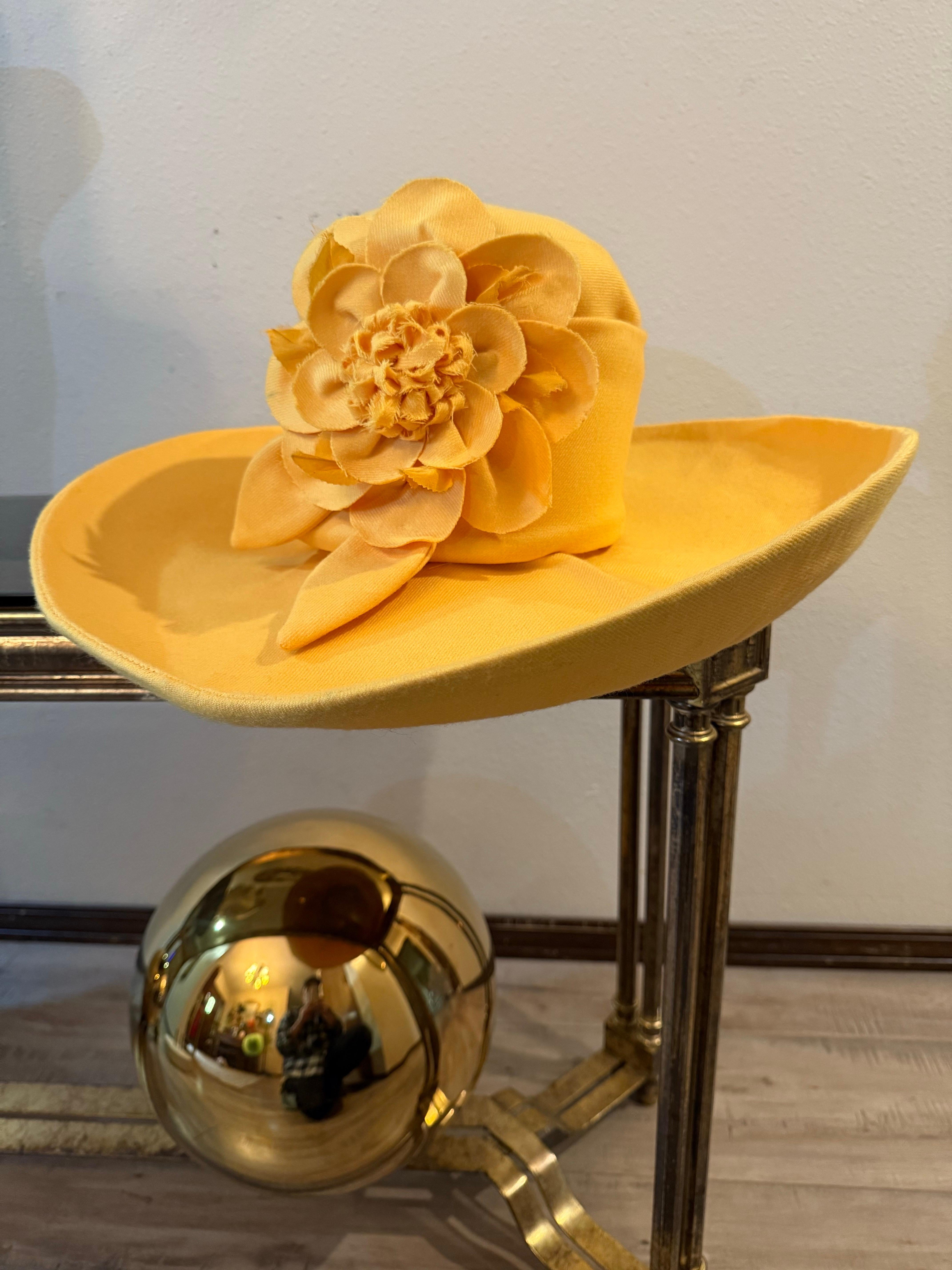 Maison Michelle Paris Marigold Frühjahrsgewicht Wolle Challis Strukturierter Hut, Maison Michelle Paris im Angebot 2