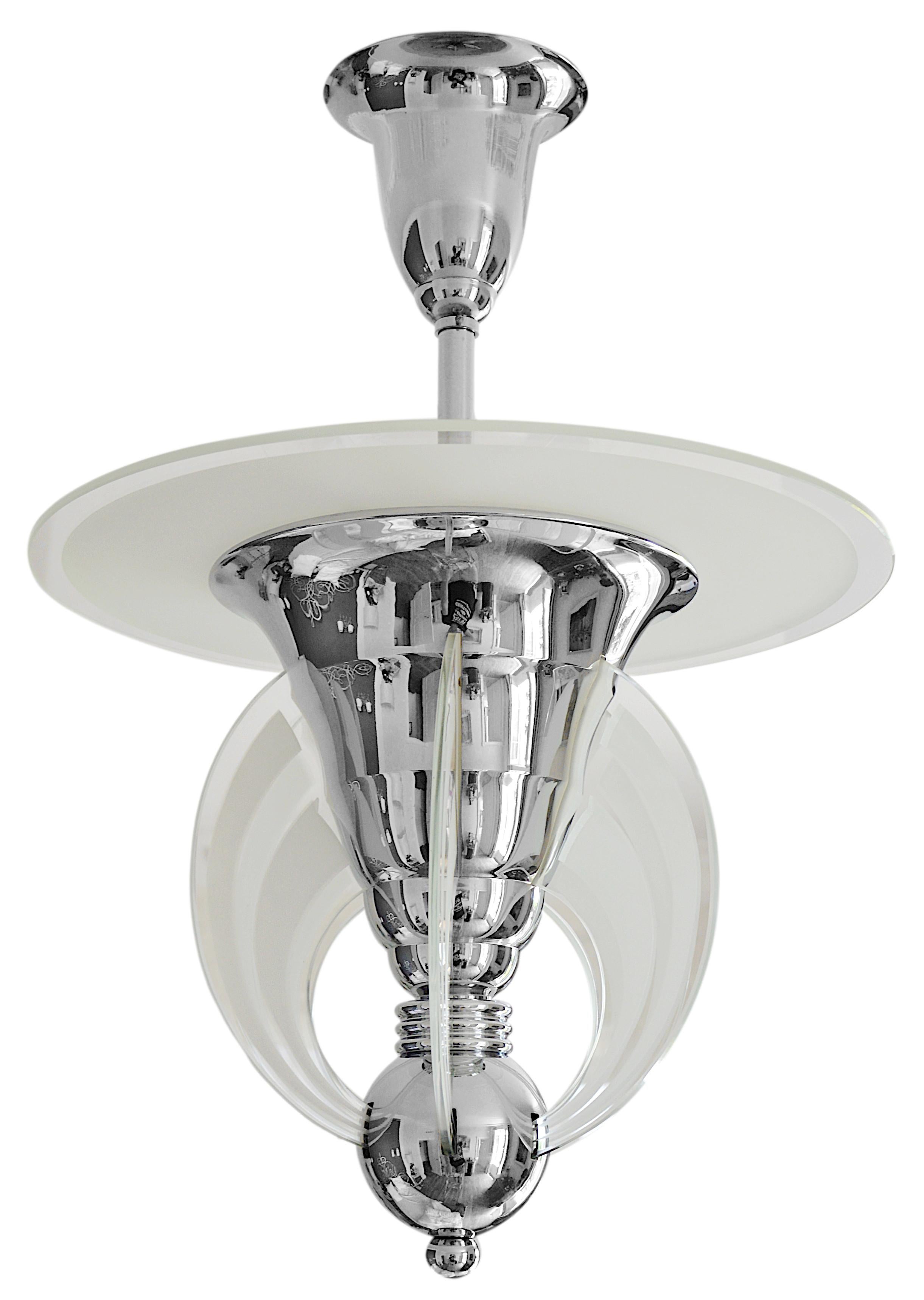 French Art Deco modernist chandelier by Maison Petitot (Paris), France, 1920. Chromed metal and glass. Six vertical glass plaques and disk. Transparent & frosted glass. Measures: height : 25.2
