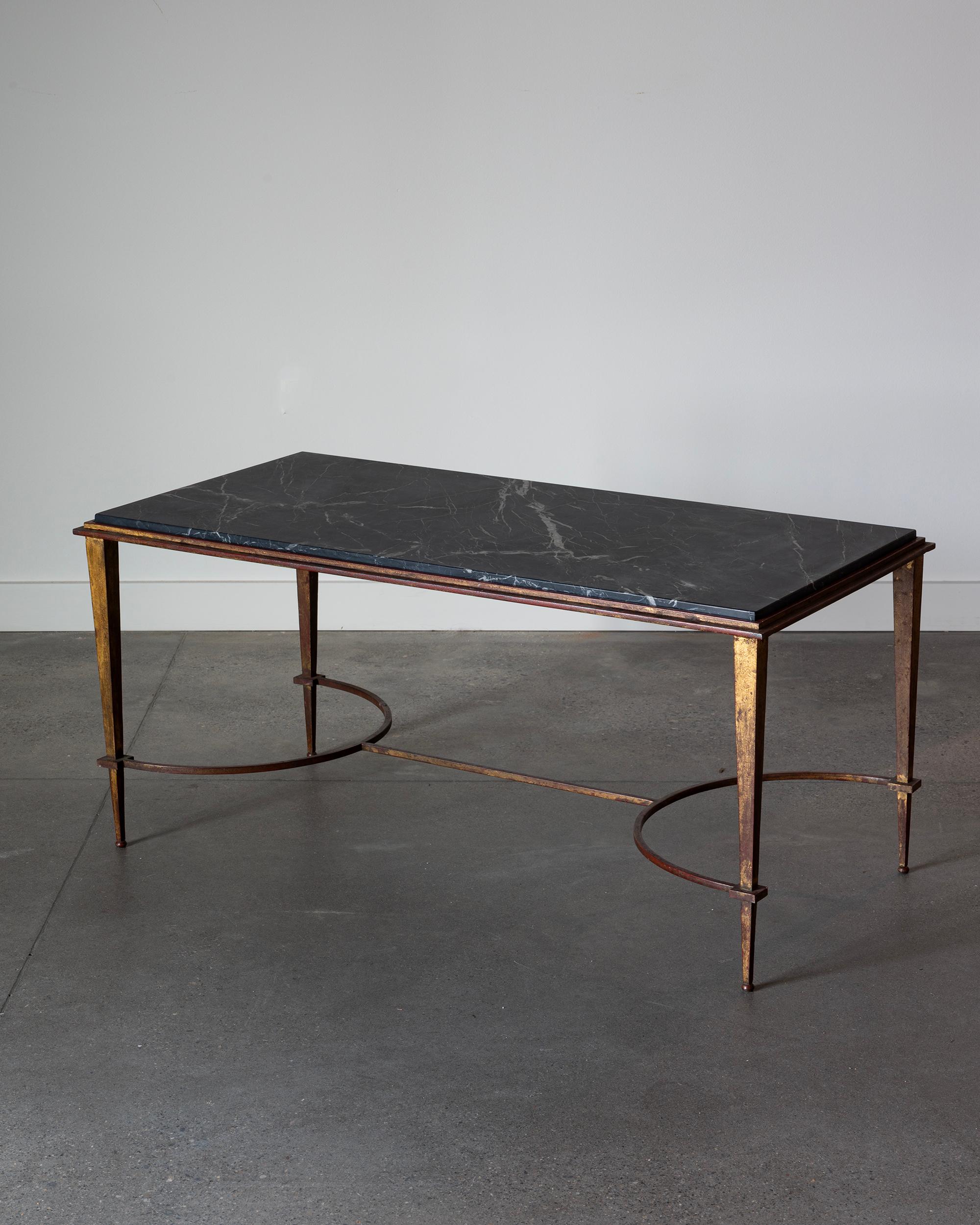 Fine gold leaf patinated wrought iron & marble coffee table by Maison Ramsay. Ca 1950 - 60s France. 