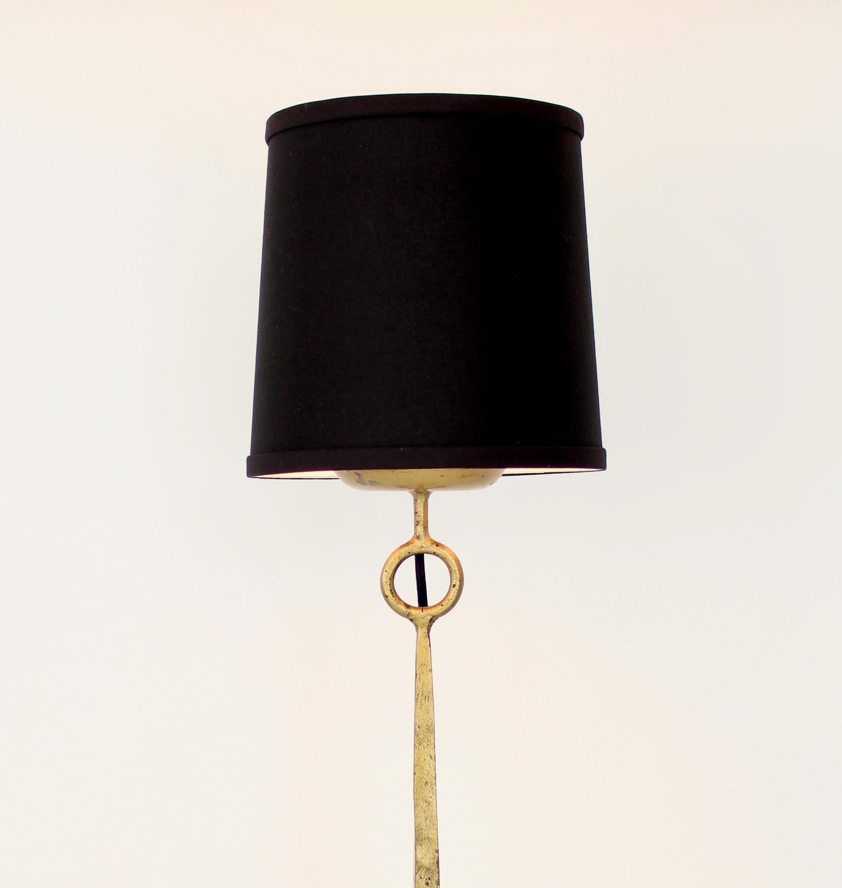 Maison Ramsay French neoclassical motif circa 1940 single gilded iron table lamp.
Measures: Overall size: 12