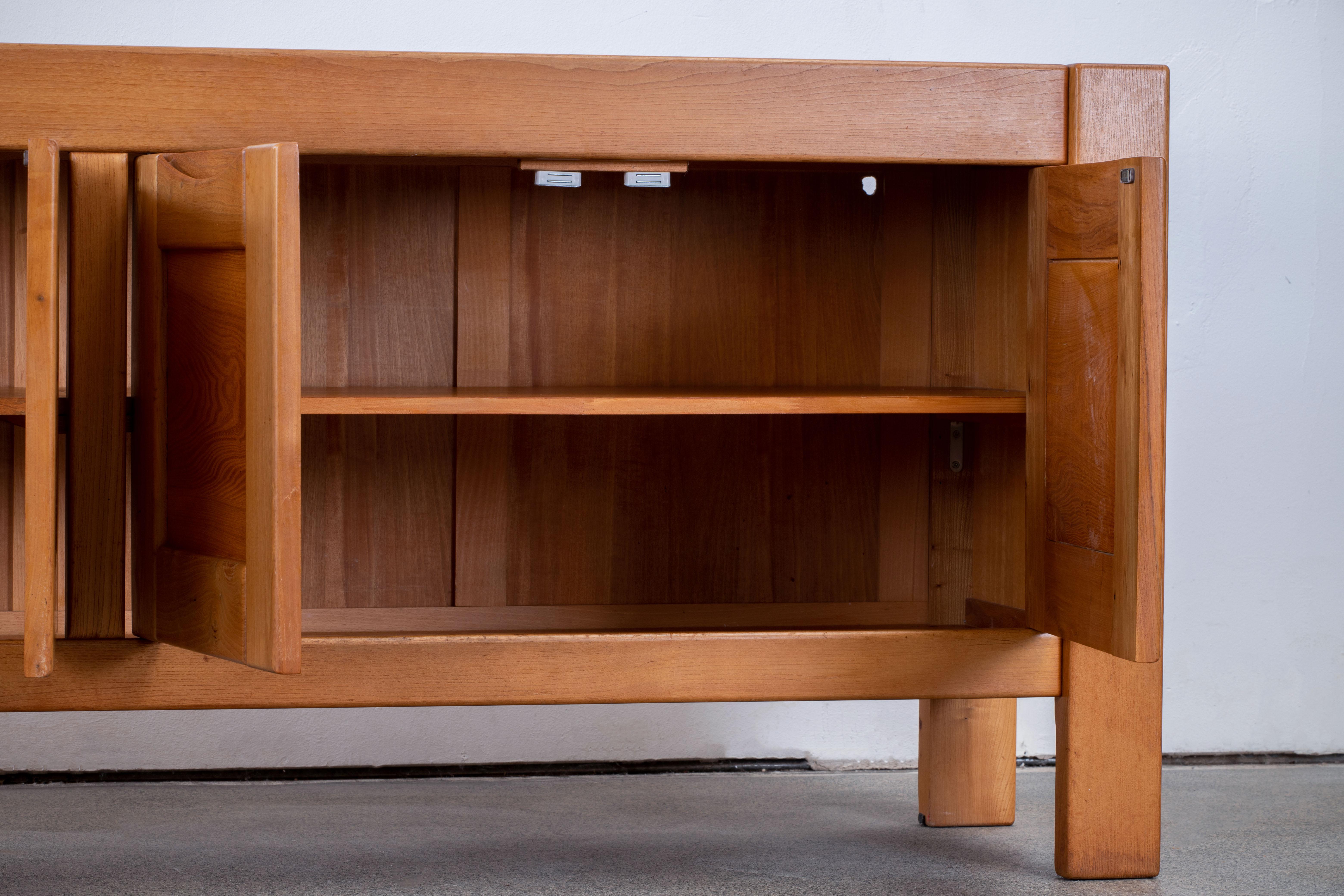 Maison Regain Attributed Sideboard in Solid Elm, France, 1970s In Good Condition In Wiesbaden, DE
