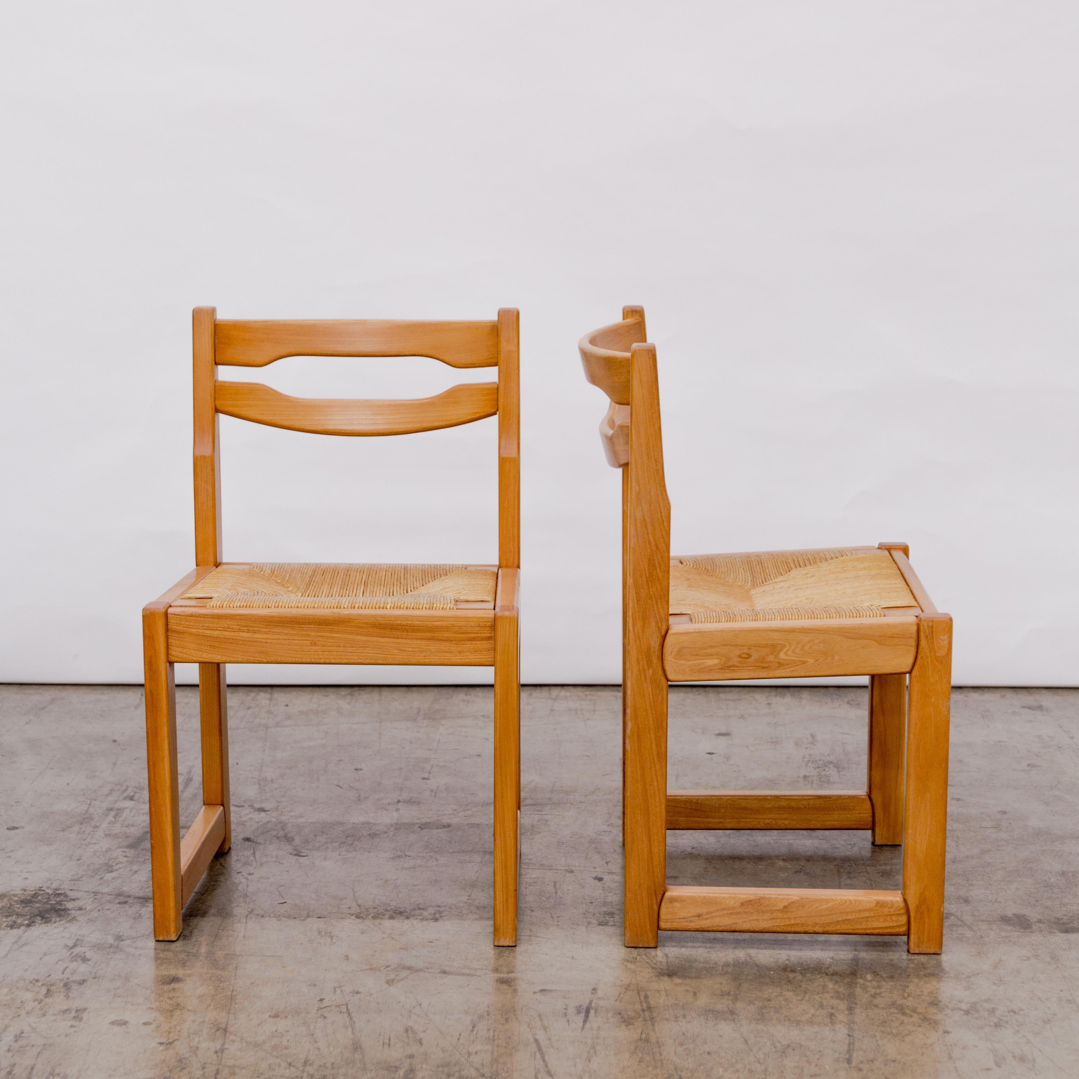 Maison Regain  Brutalistische Elm + Rush Esszimmerstühle im Angebot 3