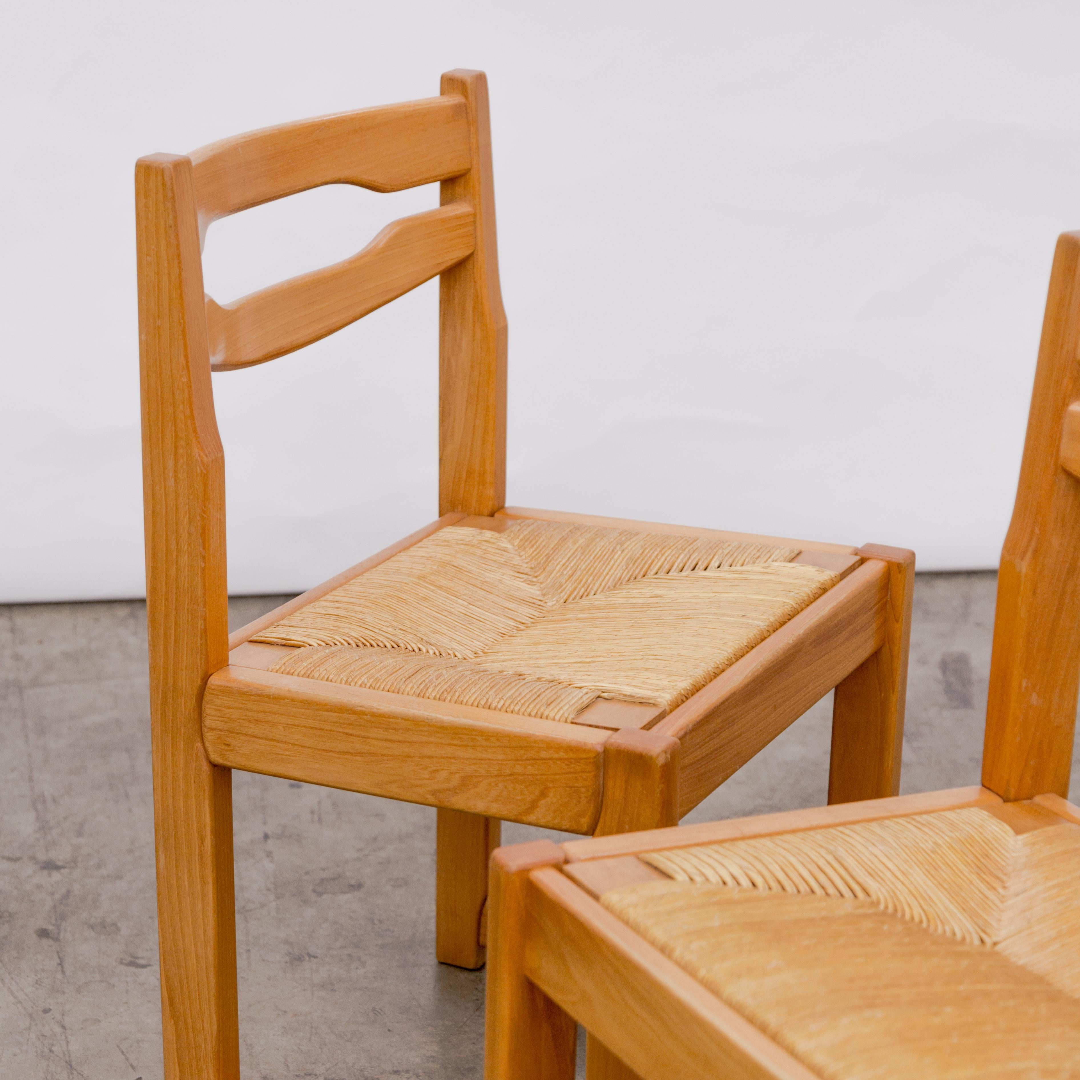 Maison Regain  Brutalistische Elm + Rush Esszimmerstühle im Angebot 6