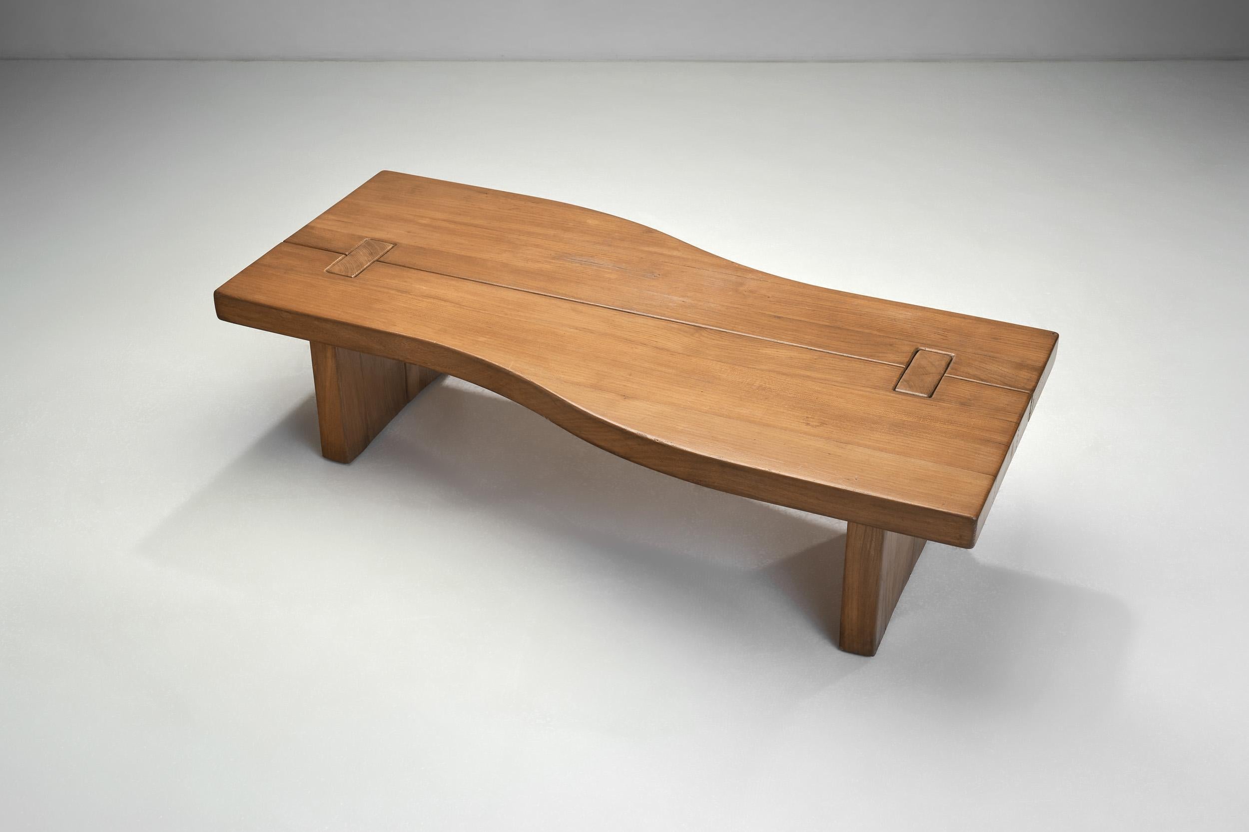 Fin du 20e siècle Table basse Maison Regain en orme, France, années 1980