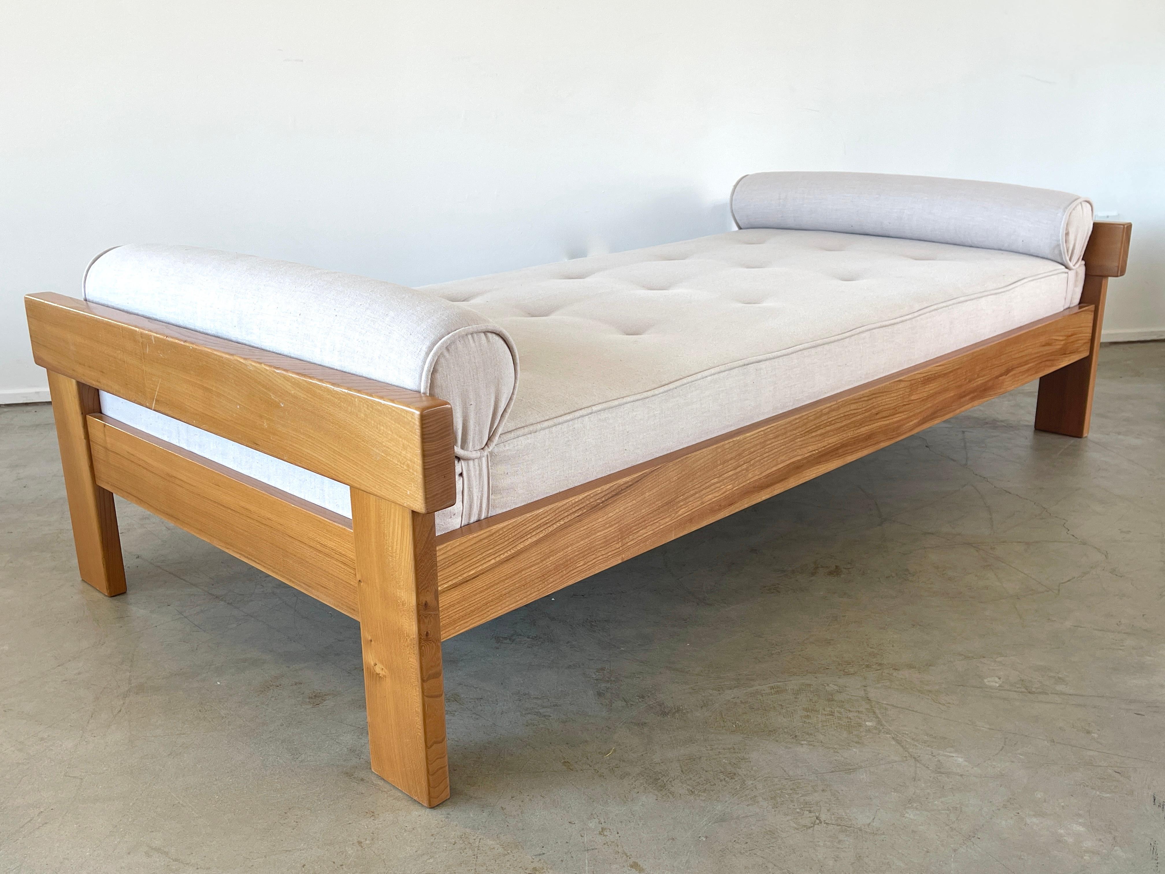 Daybed by Maison Regain, France - circa 1970's
Newly reupholstered in linen with clean simple lines and quality construction. 
In the manner of Pierre Chapo.
 