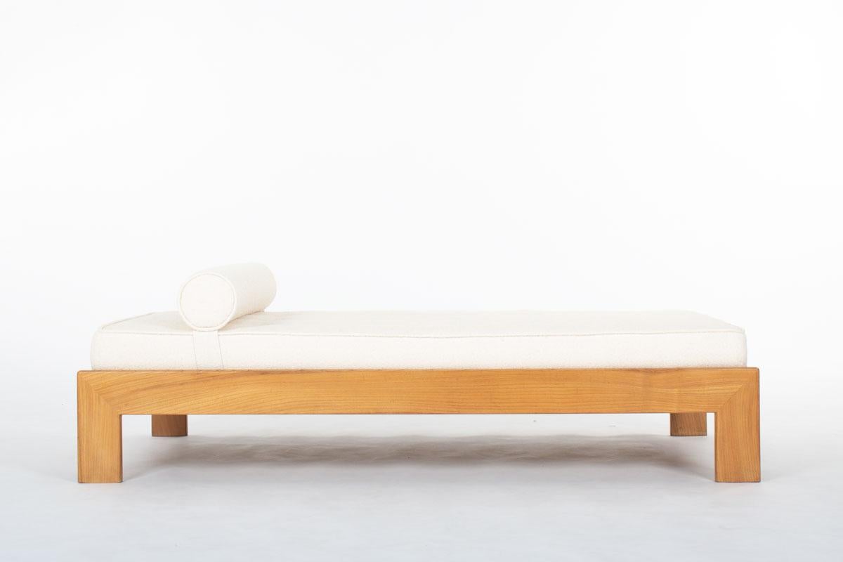 Large daybed edited by Maison Regain in the 80s.
Structure in elm, mattress in foam covered with beige terry fabric (new).
 