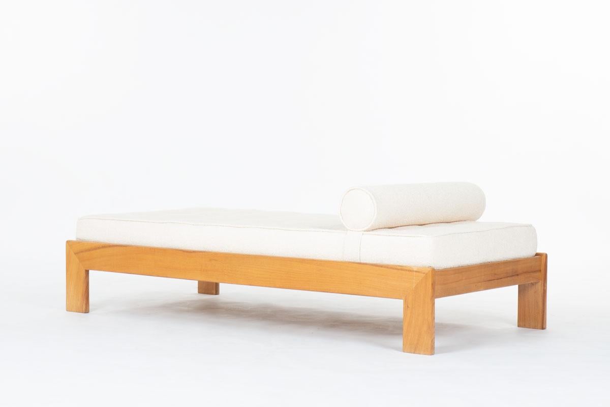 Maison Regain Daybed in Elm with beige Fabric, 1980 In Good Condition For Sale In JASSANS-RIOTTIER, FR