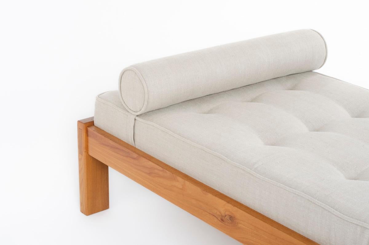 Maison Regain Daybed in Elm with linen Fabric, 1980 For Sale 5