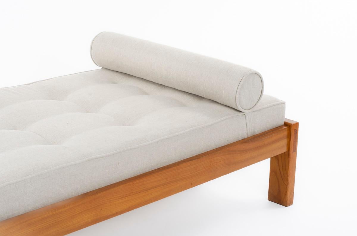Maison Regain Daybed in Elm with linen Fabric, 1980 For Sale 6