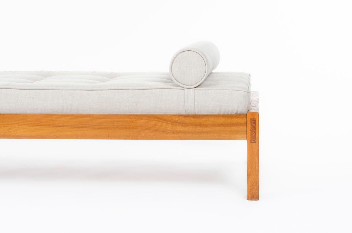 Maison Regain Daybed in Elm with linen Fabric, 1980 For Sale 8