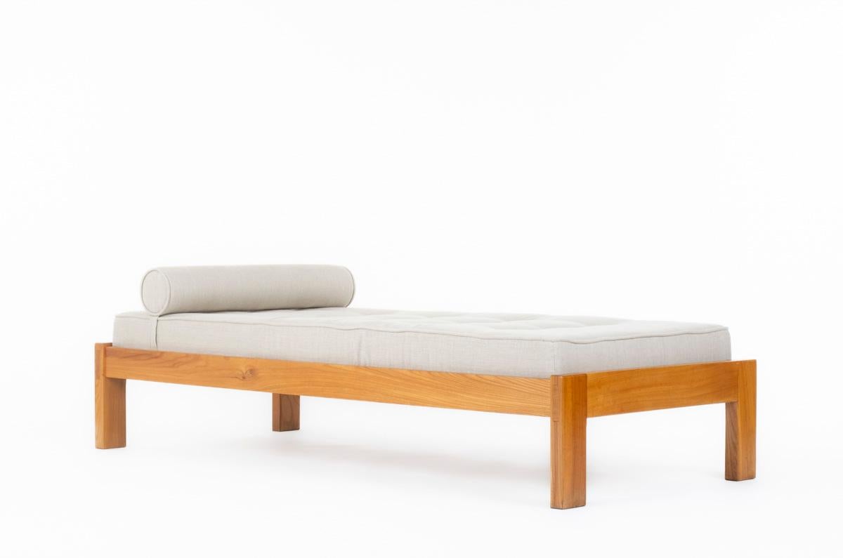 20th Century Maison Regain Daybed in Elm with linen Fabric, 1980 For Sale