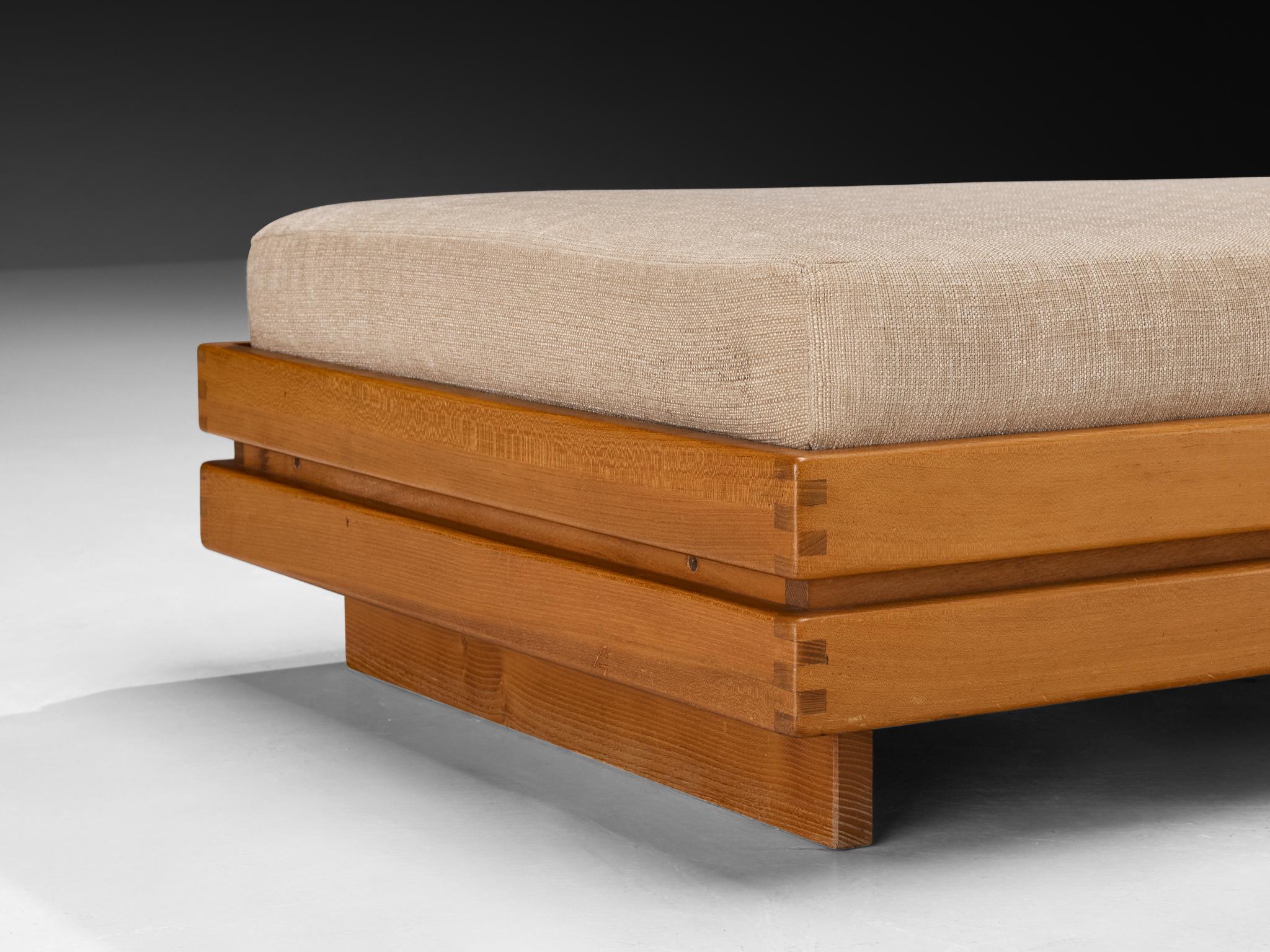 Maison Regain Daybed en orme massif et tapisserie beige Bon état - En vente à Waalwijk, NL