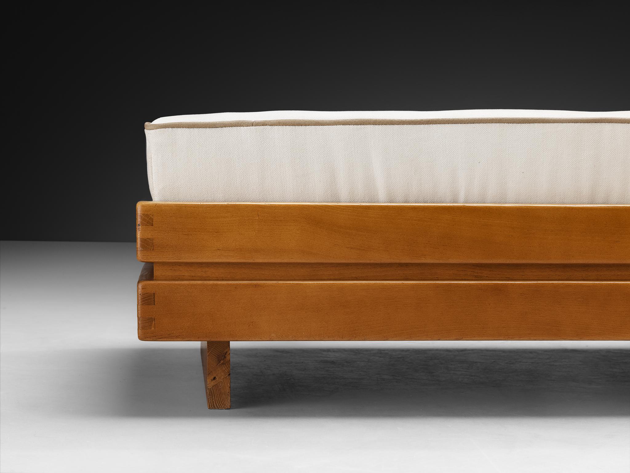 Tissu Maison Regain Daybed in Solid Elm (lit de jour en orme massif) en vente