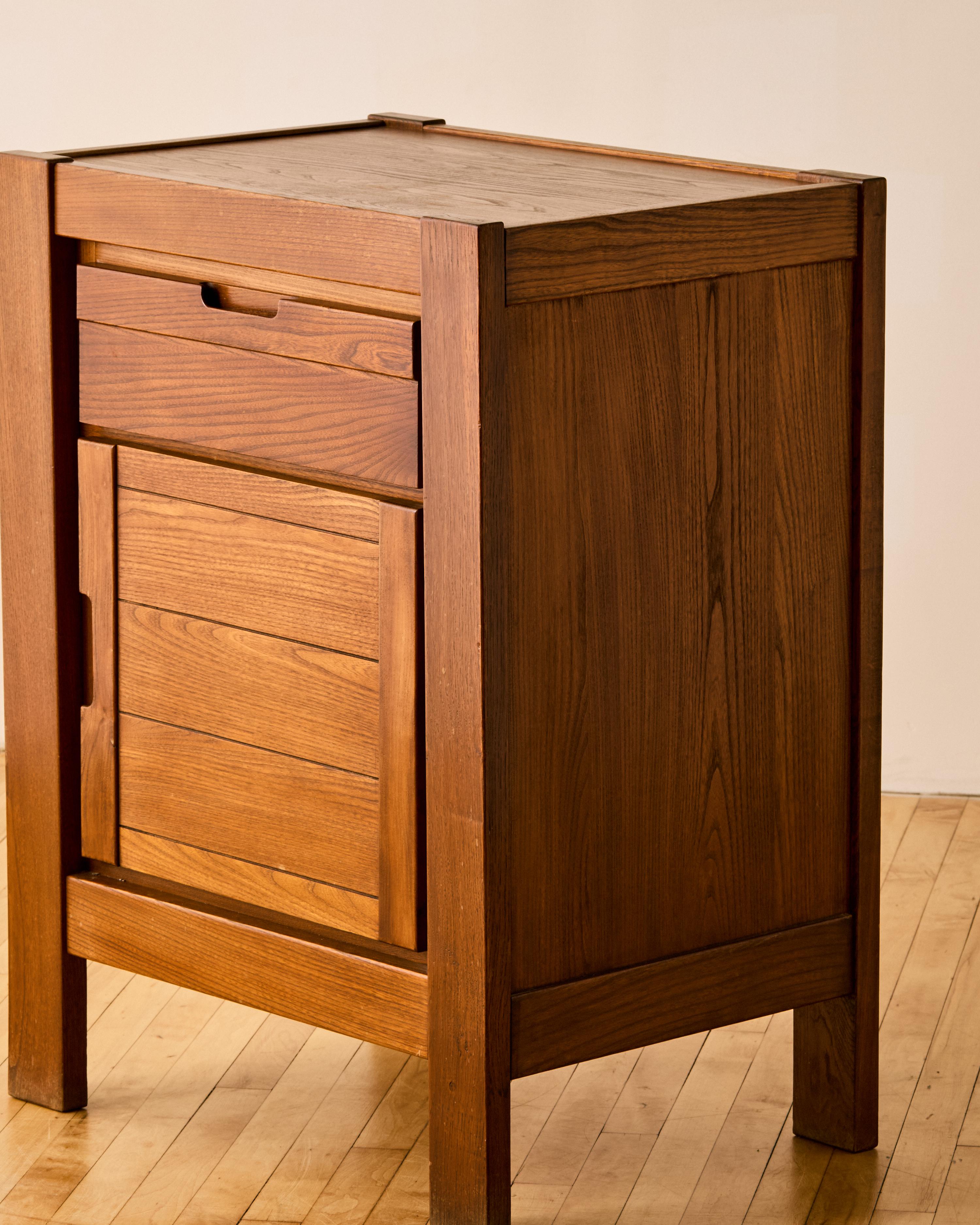 Milieu du XXe siècle Maison Regain Elm Cabinet c. 1960 en vente